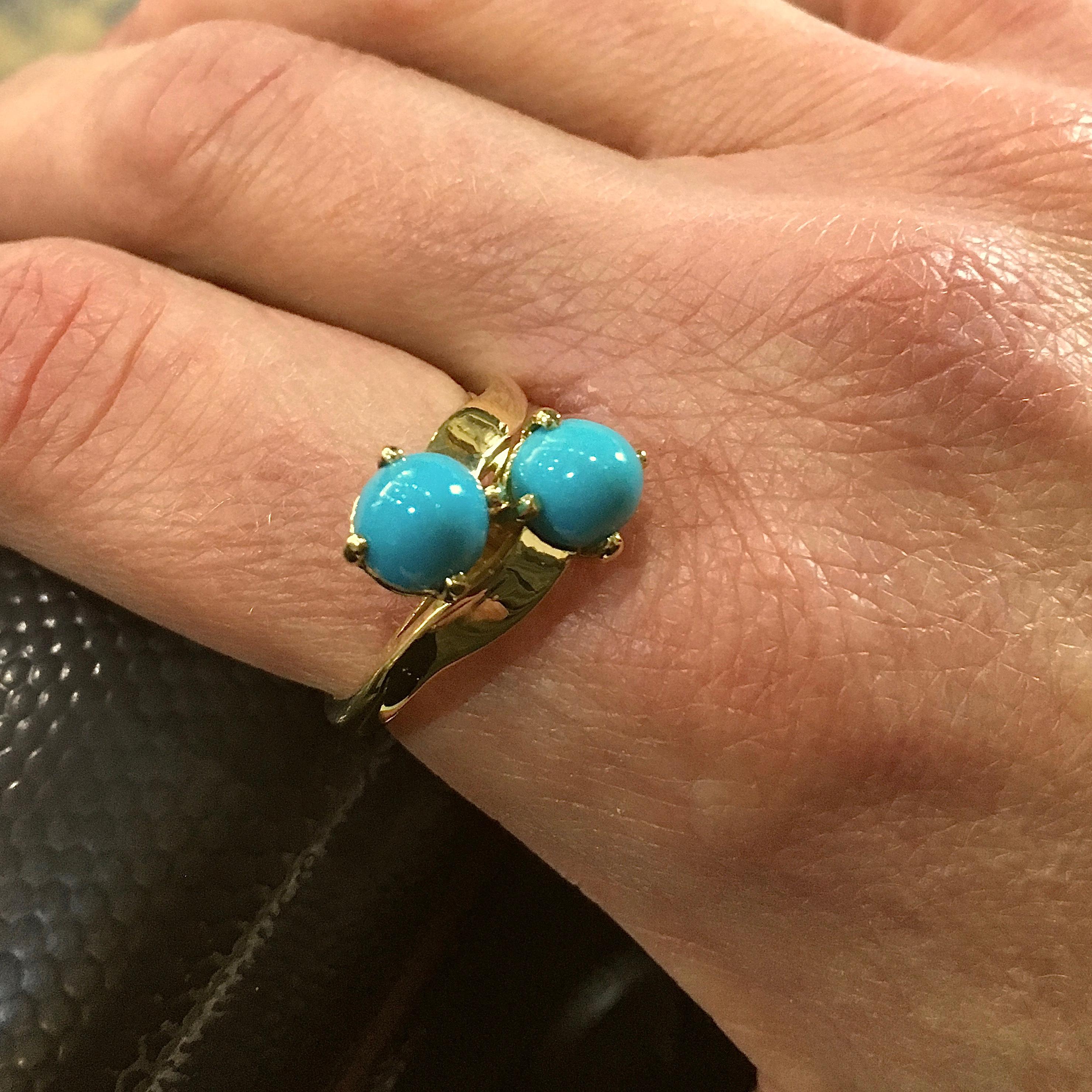 Contemporary Sleeping Beauty Turquoise Bullet Cabochon Toi et Moi Ring in 18 Karat Gold For Sale