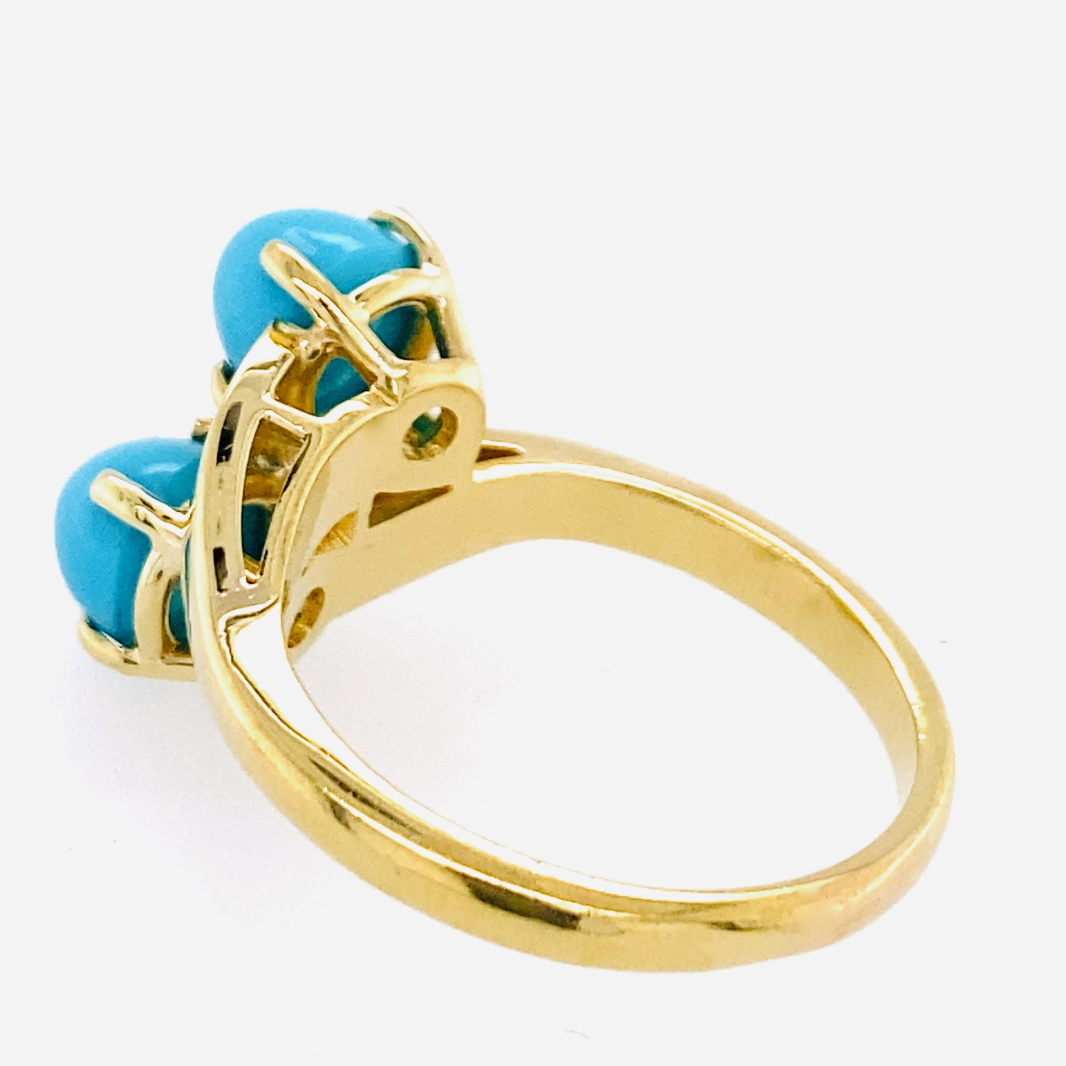 Women's or Men's Sleeping Beauty Turquoise Bullet Cabochon Toi et Moi Ring in 18 Karat Gold For Sale