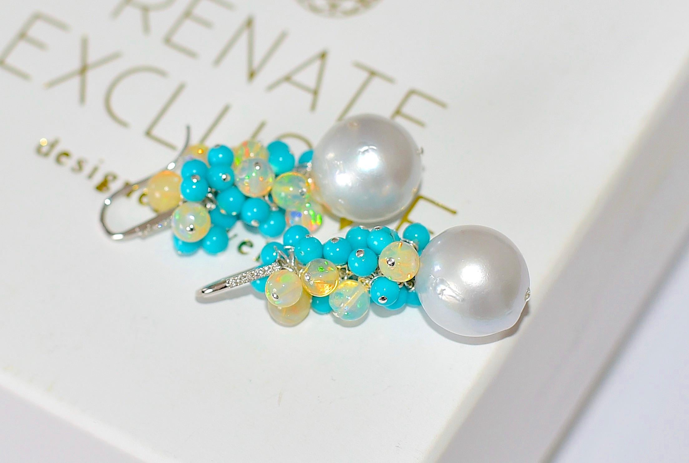I put this popular Renate exclusive must-have earrings in Sleeping Beauty Turquoise, Ethiopian Crystal Opal, and South Sea Baroque Pearl materials. Outstanding enough to make you jealous! Opal is bright and turquoise adds summer elegance. The total