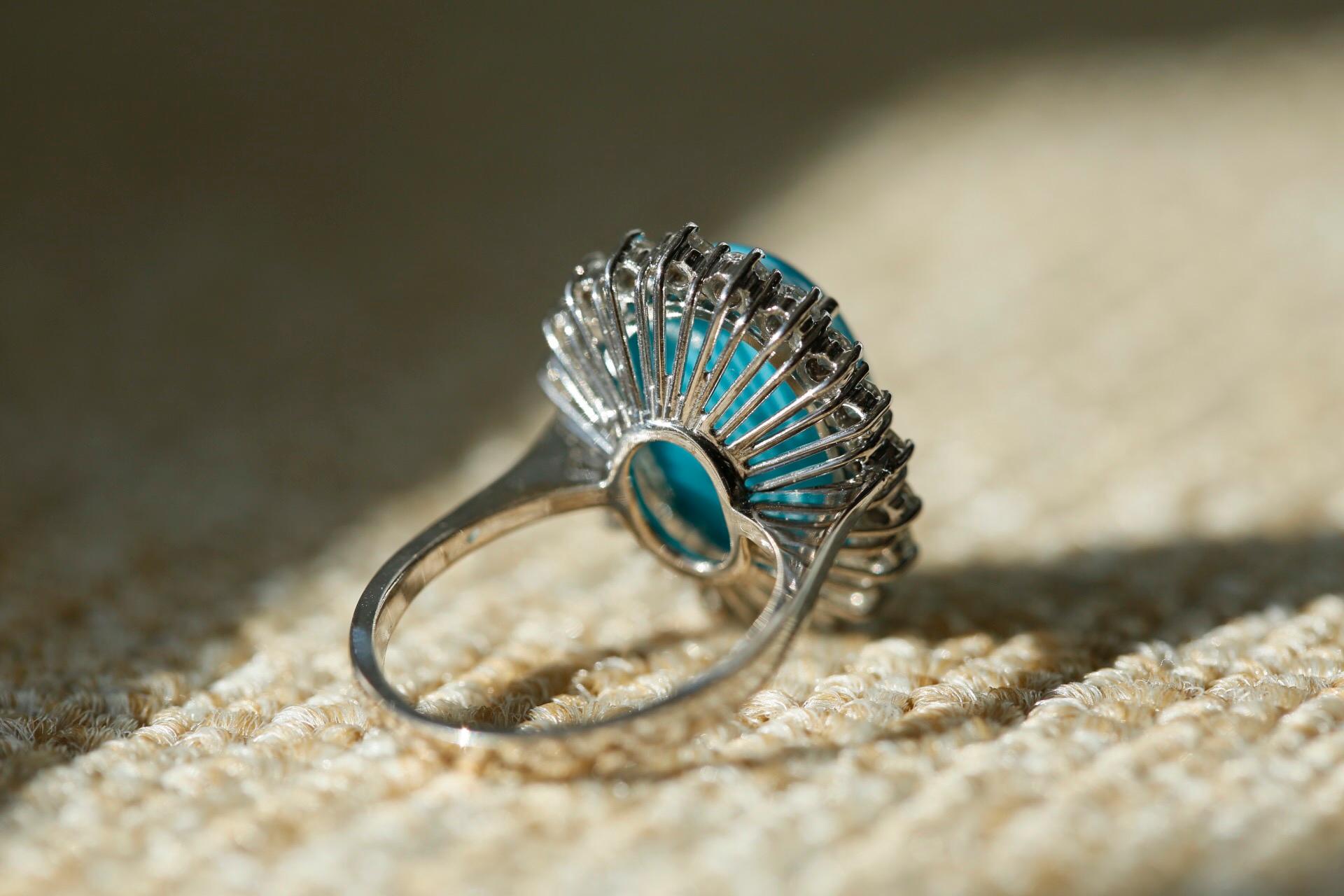Contemporary Sleeping Beauty Turquoise Diamond 18 Karat White Gold Ring