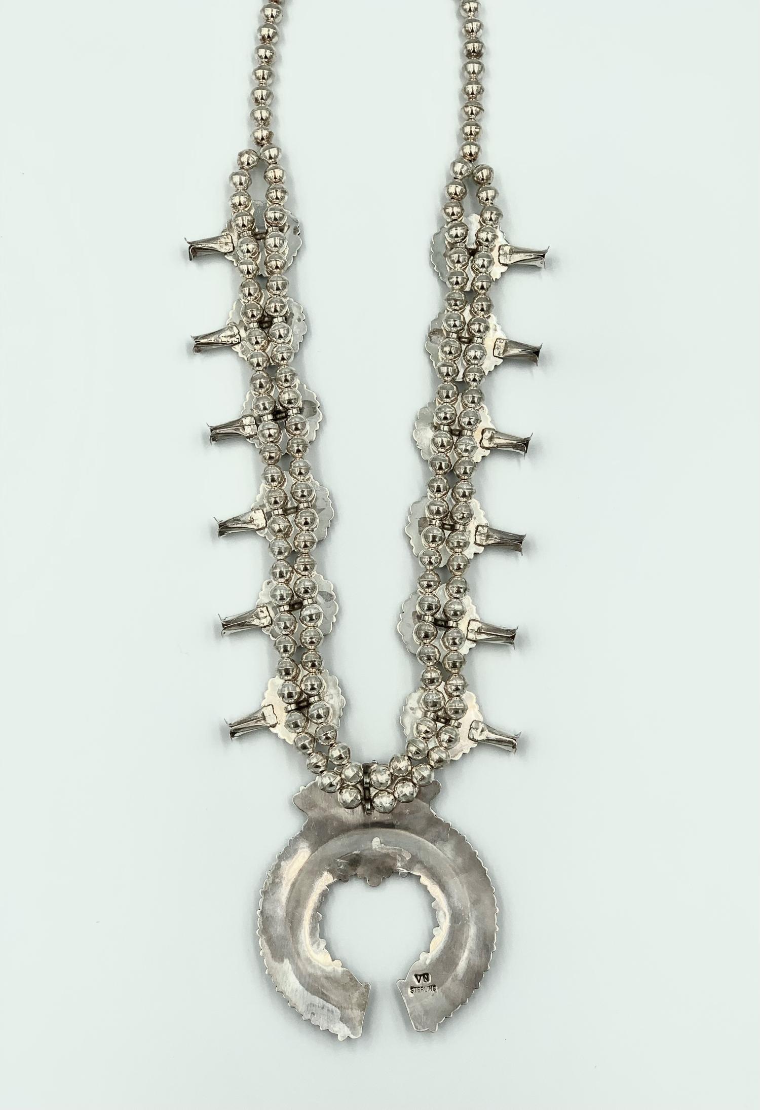 Türkis-Squash-Blumen-Halskette und Ohrring-Set von Violet Nez, schlafende Schönheit im Angebot 8