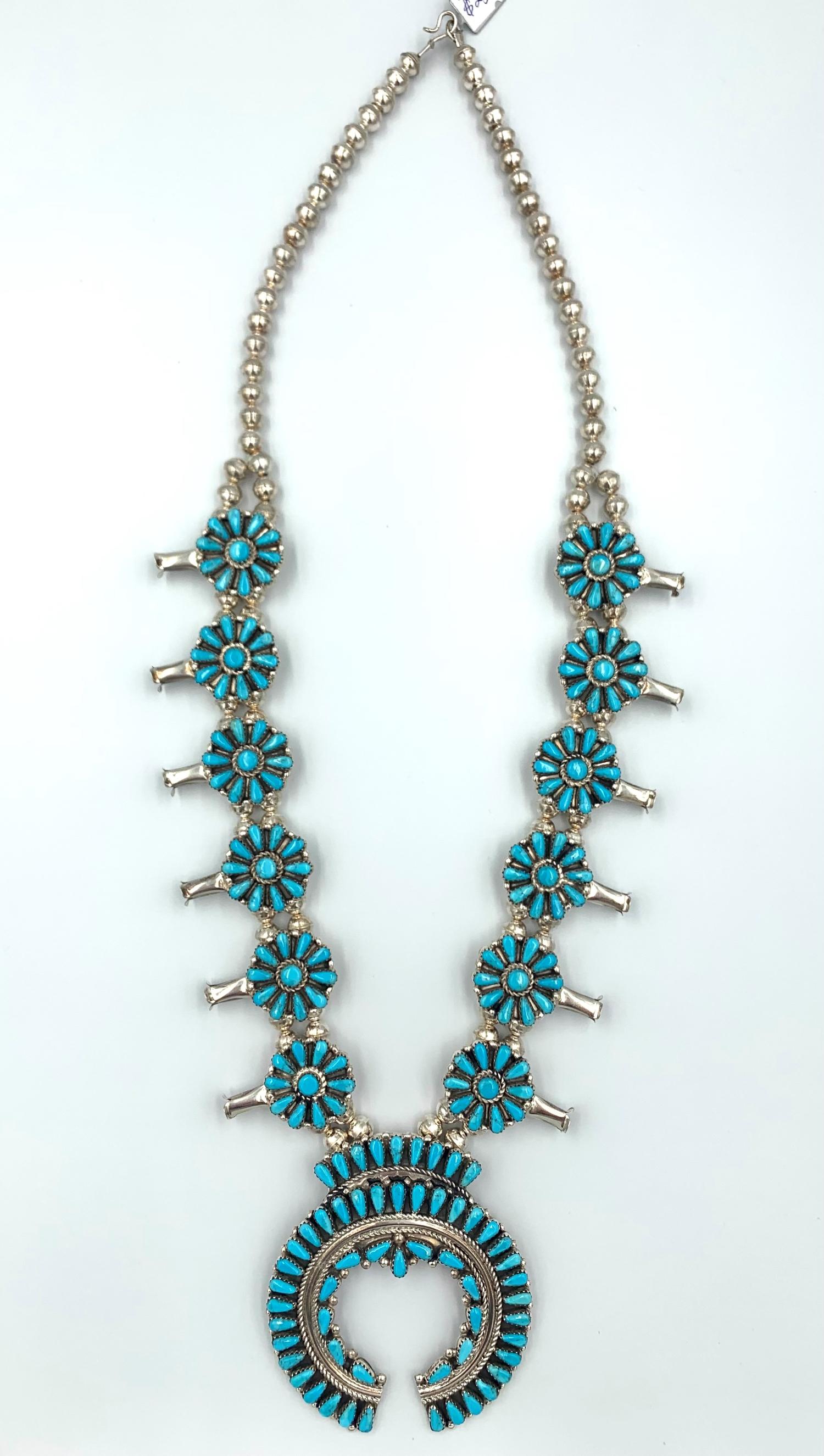 Türkis-Squash-Blumen-Halskette und Ohrring-Set von Violet Nez, schlafende Schönheit für Damen oder Herren im Angebot