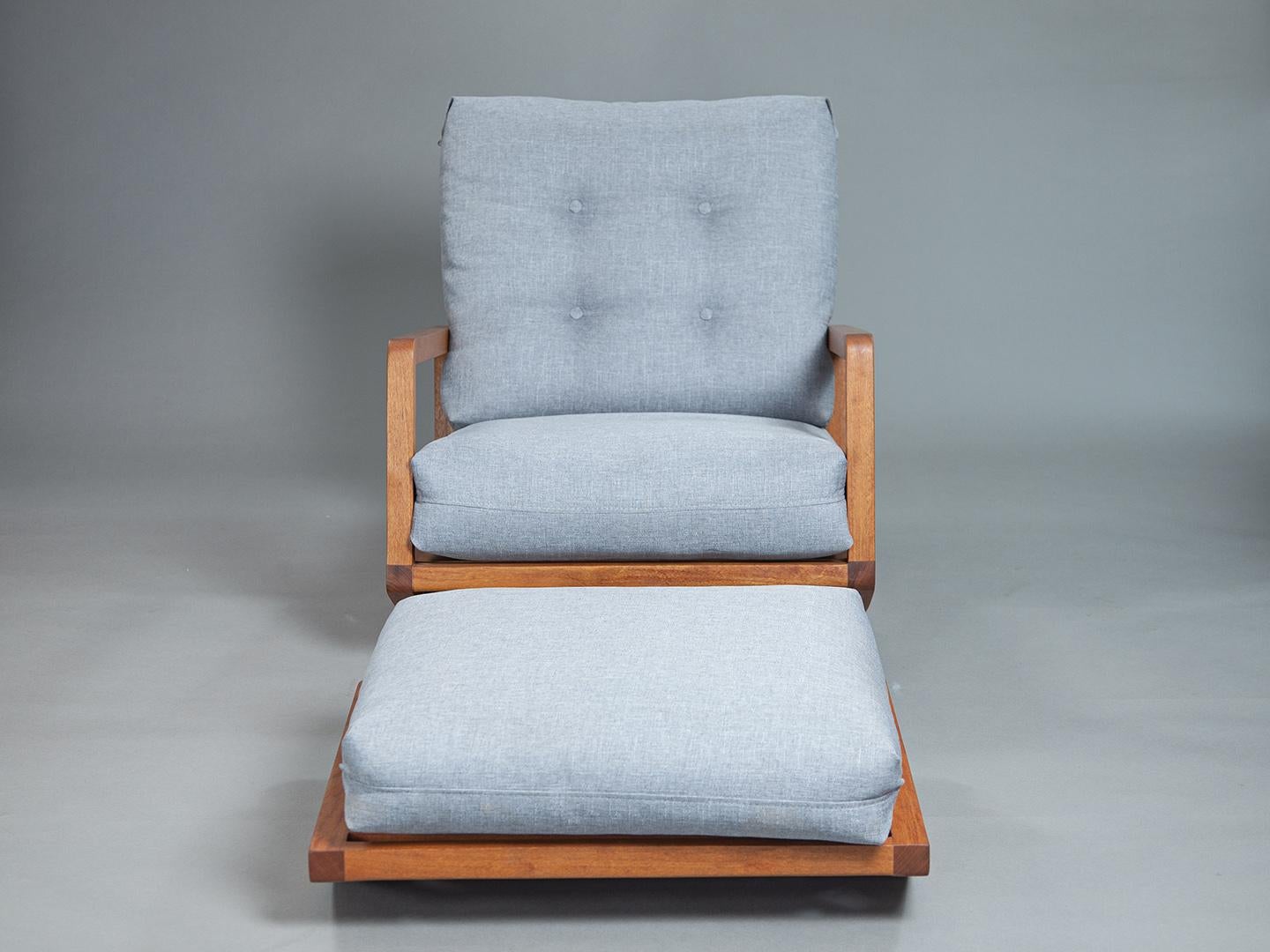 Sleepy Rocking Chair in Brazilian Solid Wood with a rocking footstool For Sale 5