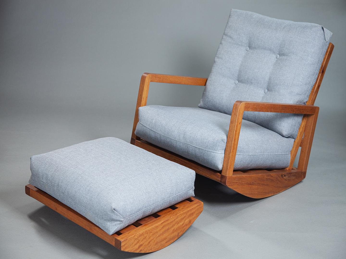 Sleepy Rocking Chair in Brazilian Solid Wood with a rocking footstool For Sale 6