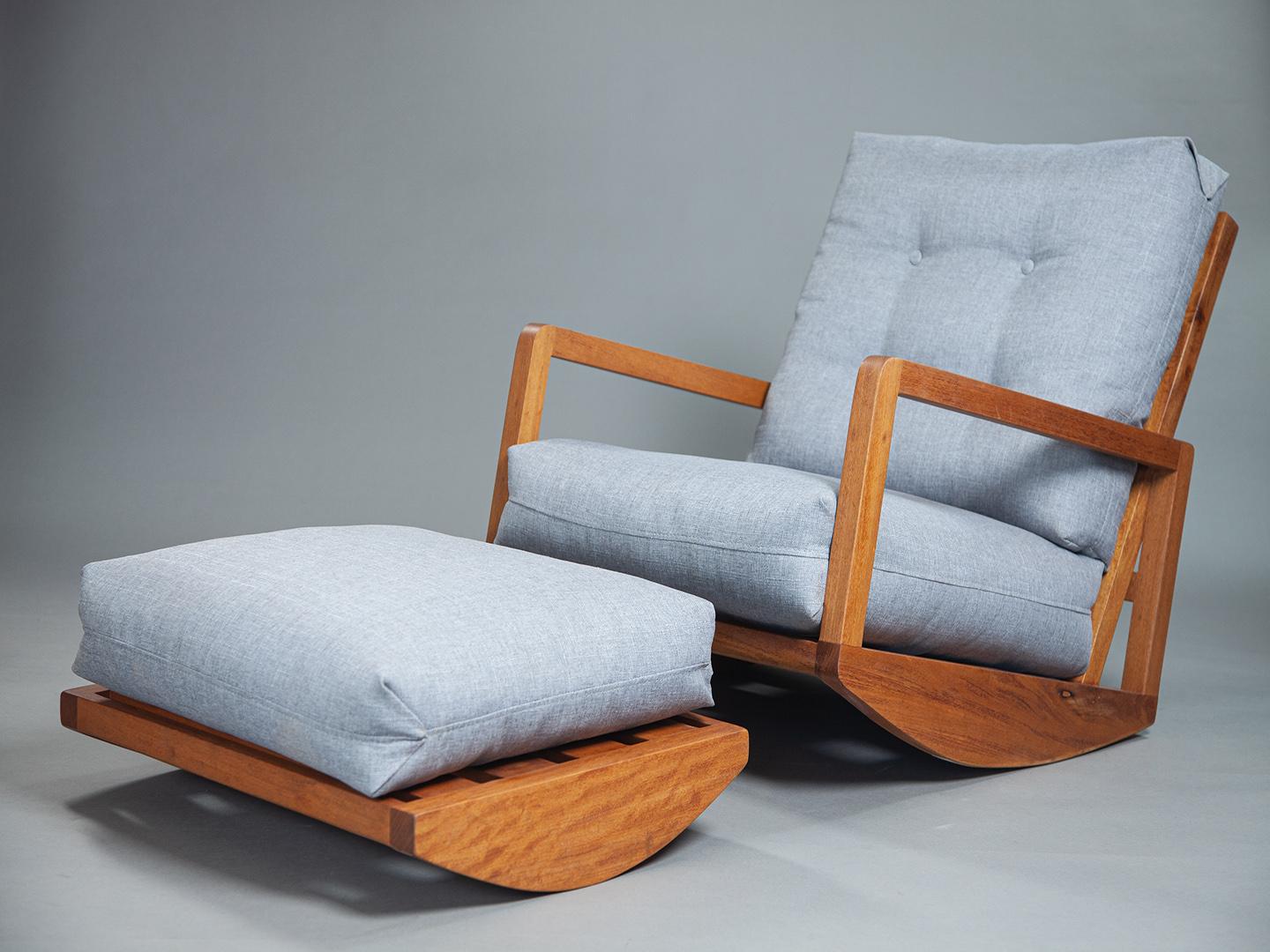 Sleepy Rocking Chair in Brazilian Solid Wood with a rocking footstool For Sale 7