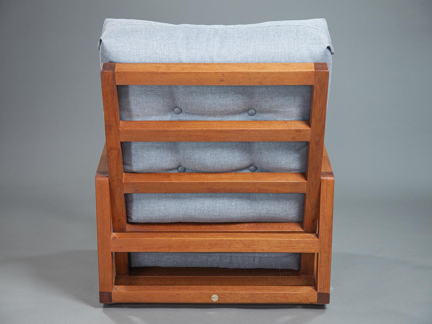 Sleepy Rocking Chair in Brazilian Solid Wood with a rocking footstool For Sale 2