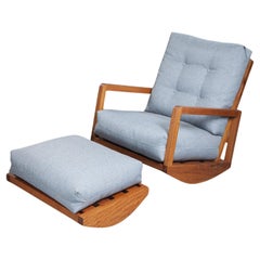Chaise à bascule sombre en bois massif brésilien avec pouf à bascule