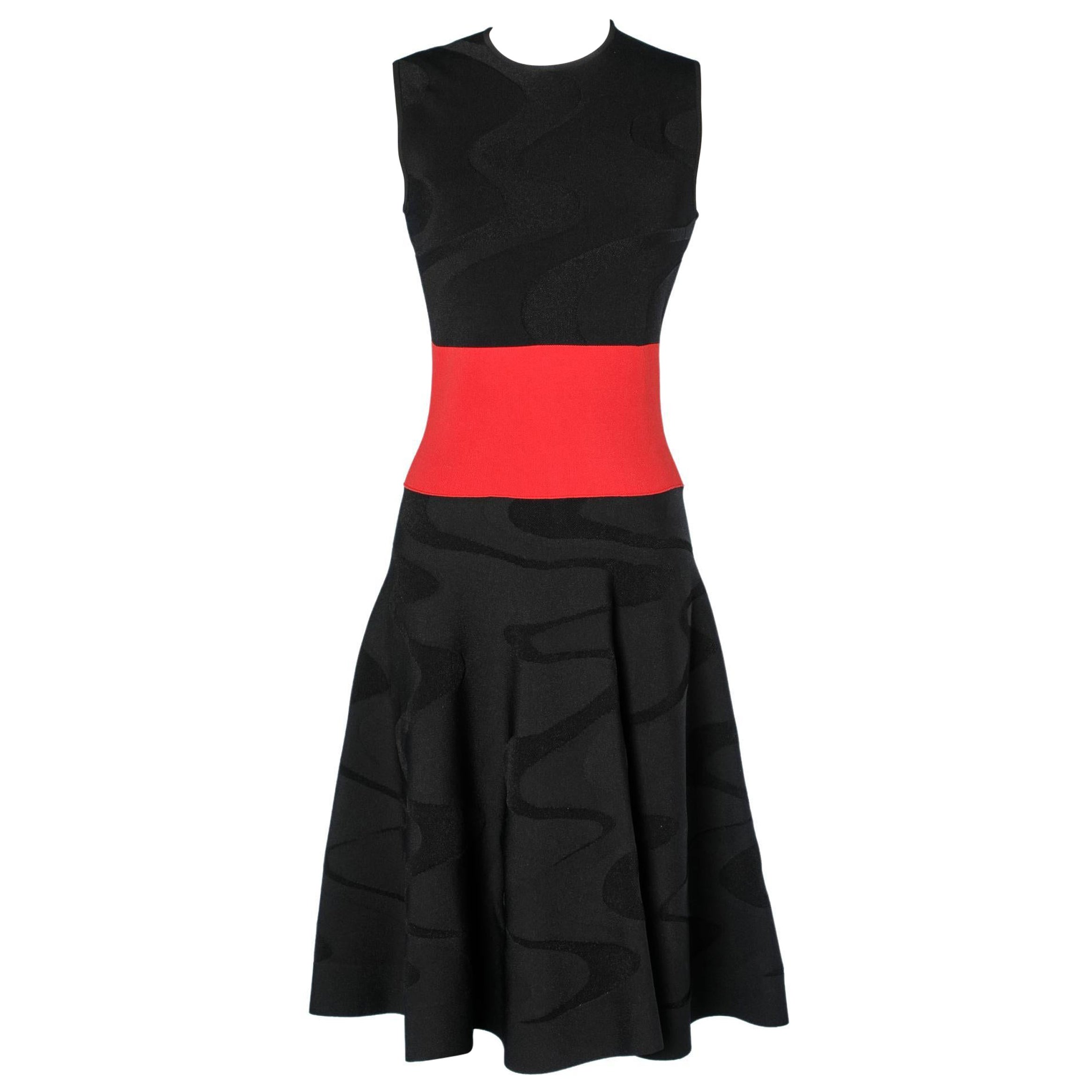 Robe sans manches en maille noire et rouge Alexander McQueen