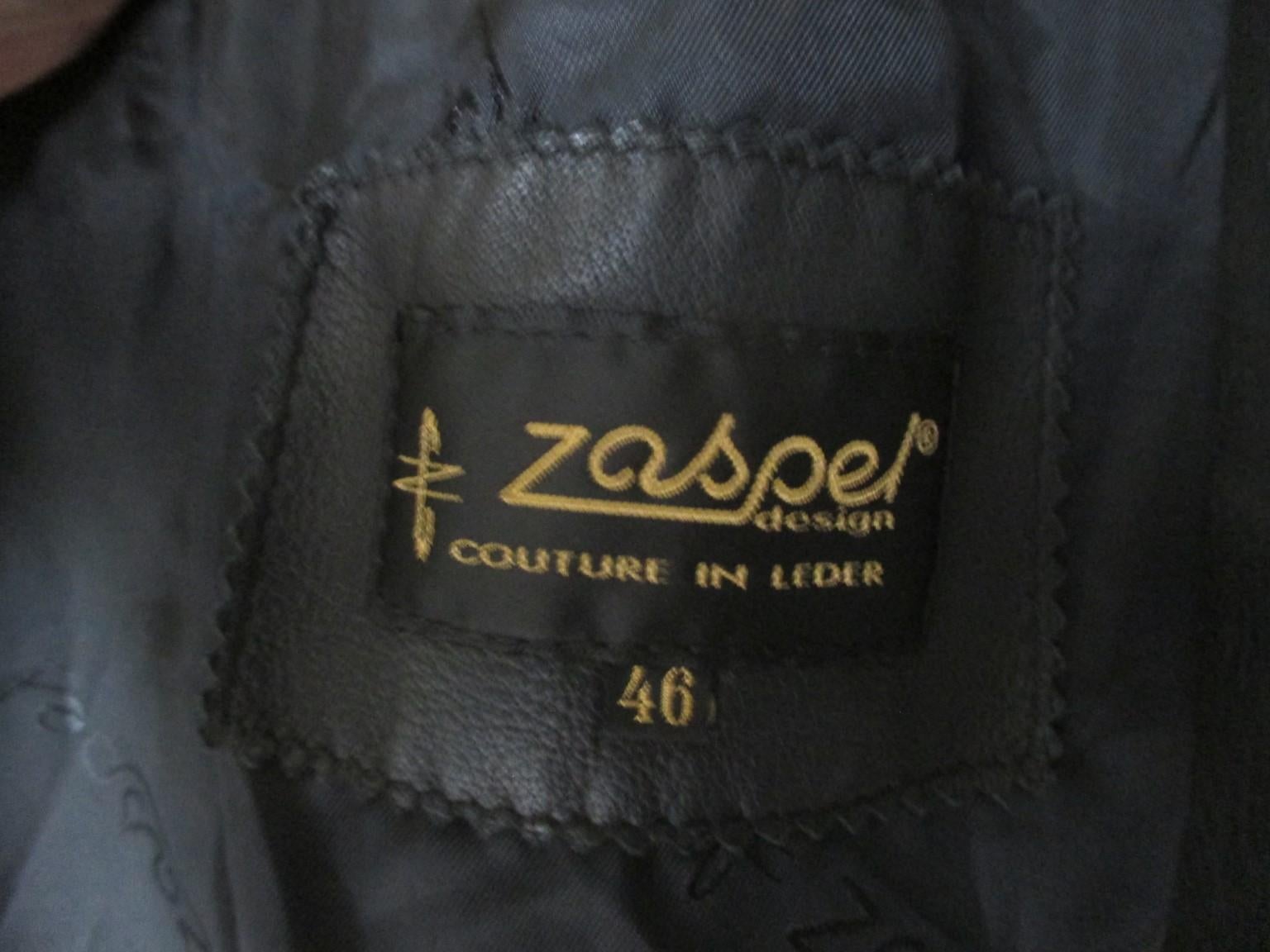 Sleeveless Black Art Leather Vest Jacket For Sale 4