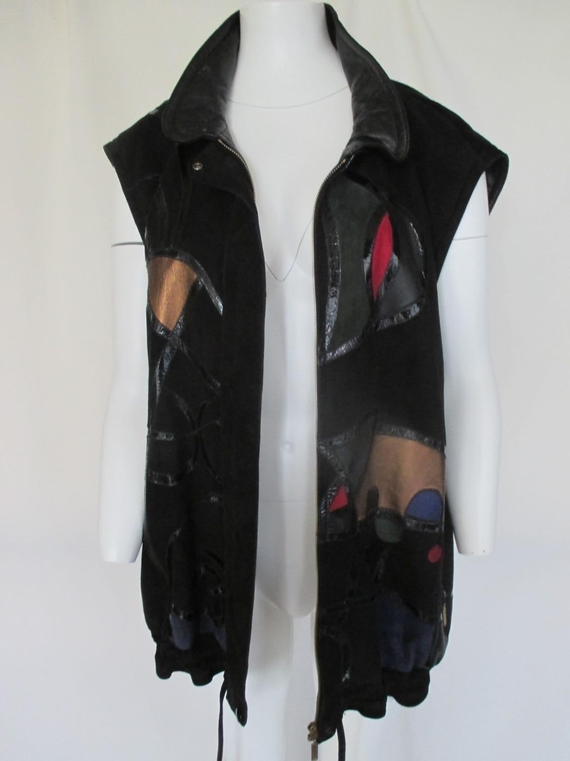 Sleeveless Black Art Leather Vest Jacket For Sale 2