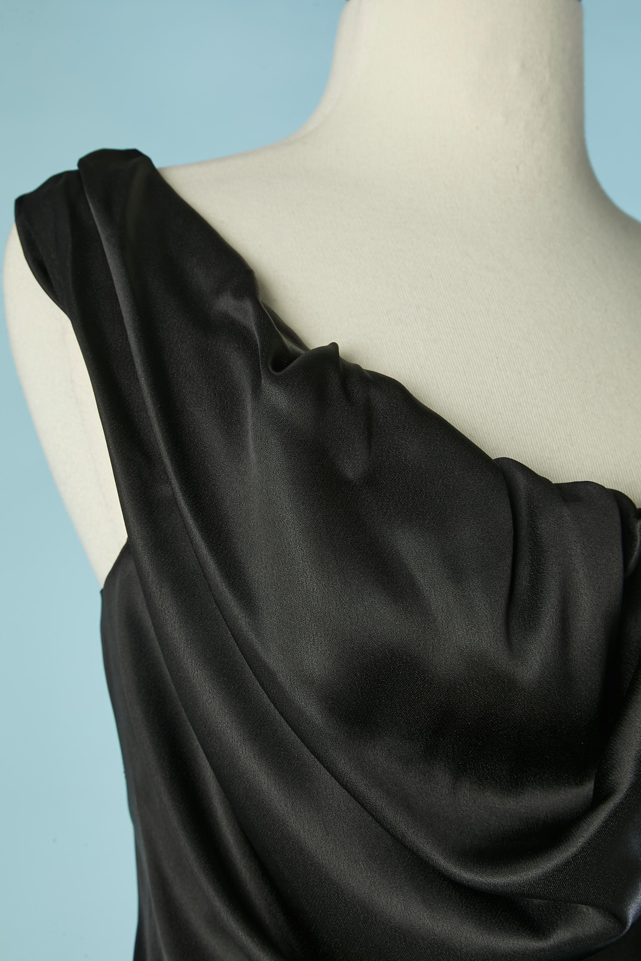 Ärmelloses schwarzes Satin drapiertes Cocktailkleid Vivienne Westwood Neu mit Etikett (Schwarz) im Angebot