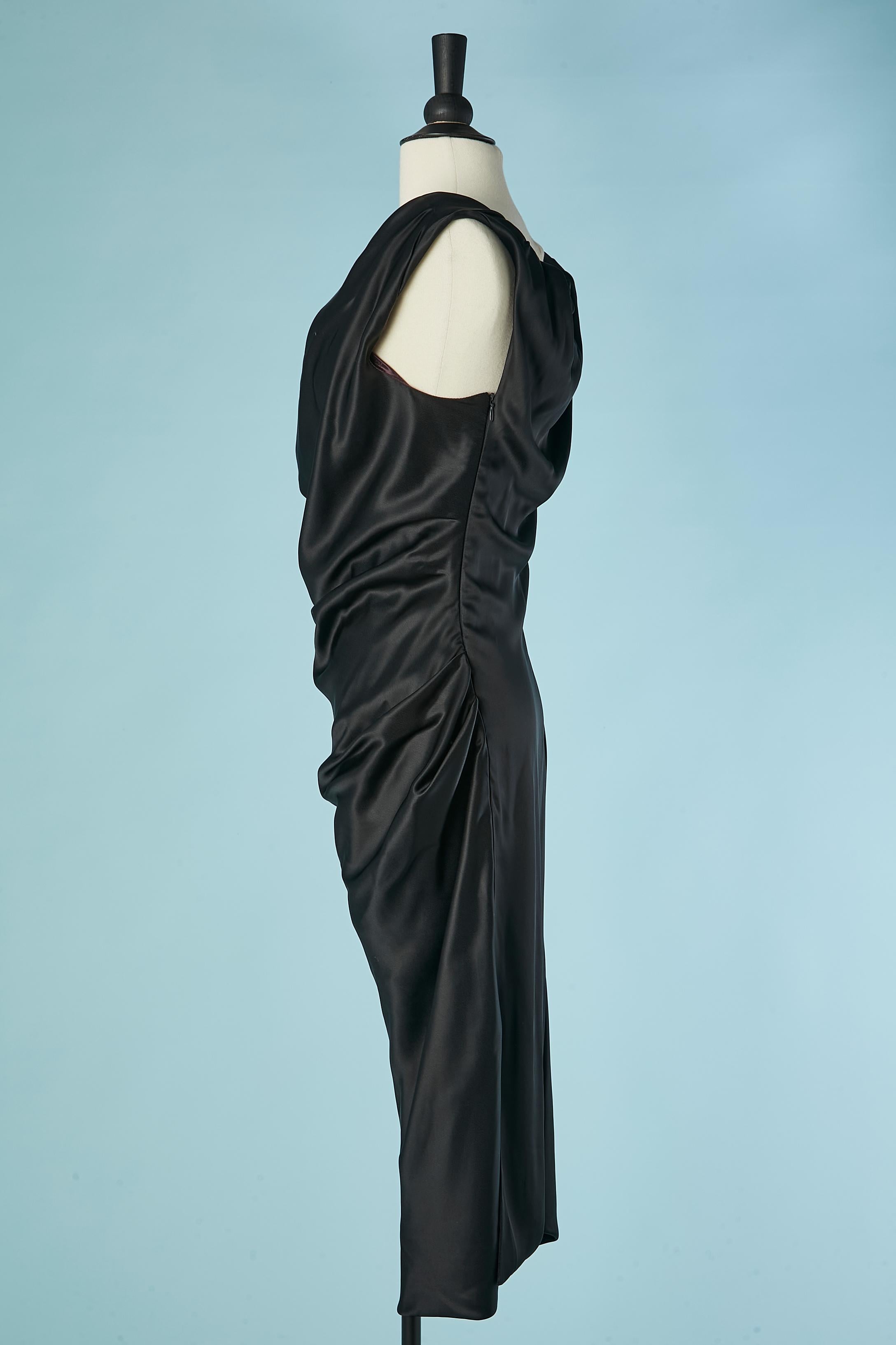 Ärmelloses schwarzes Satin drapiertes Cocktailkleid Vivienne Westwood Neu mit Etikett im Angebot 1