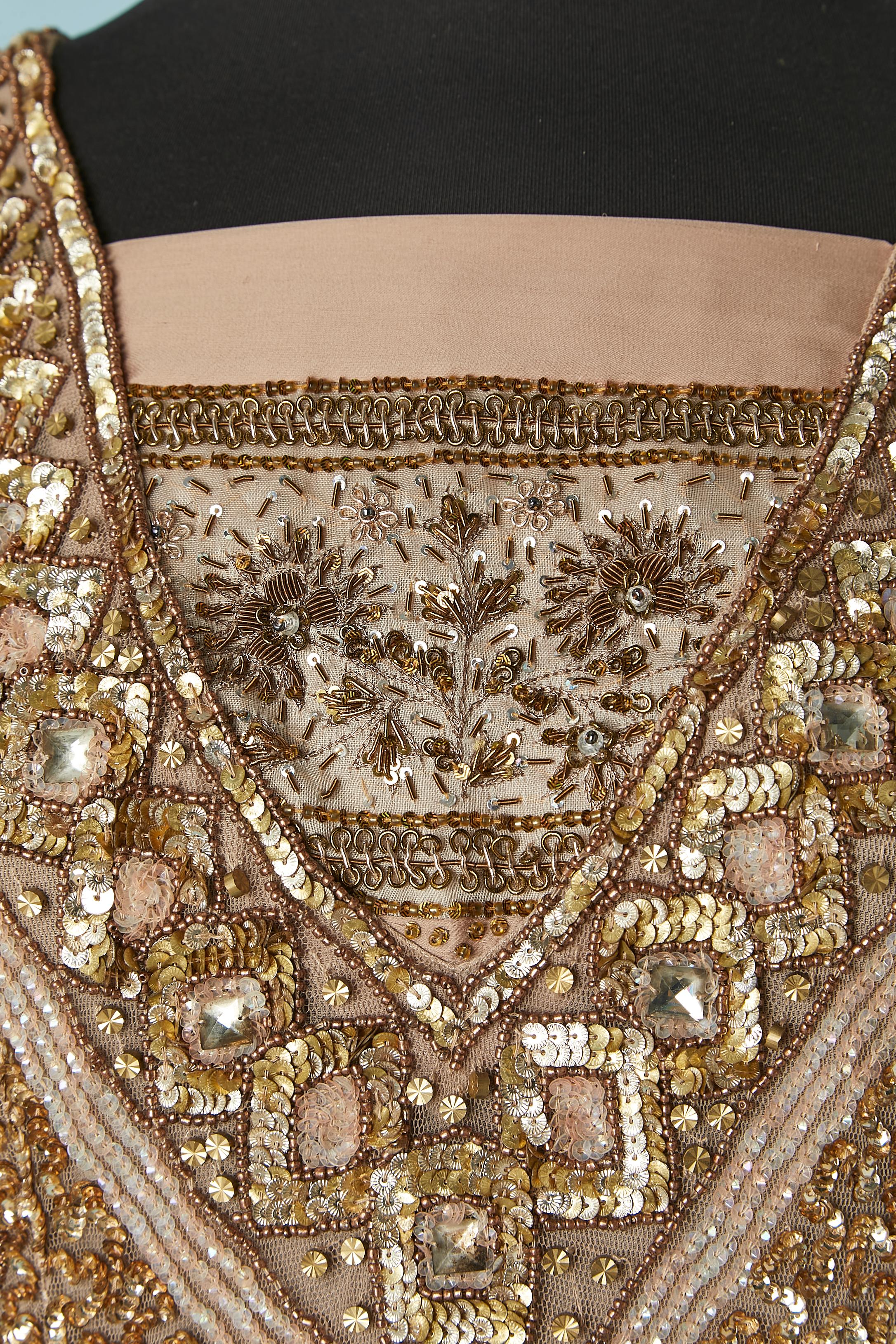 Sleeveless cocktail dress with gold sequin embroideries 1920's style. No fabric tag composition but probably polyester. 
Hidden zip on the left side. 
SIZE M 