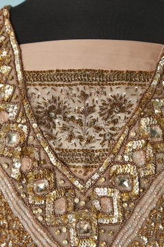 Sleeveless cocktail dress with gold sequin embroideries 1920's style