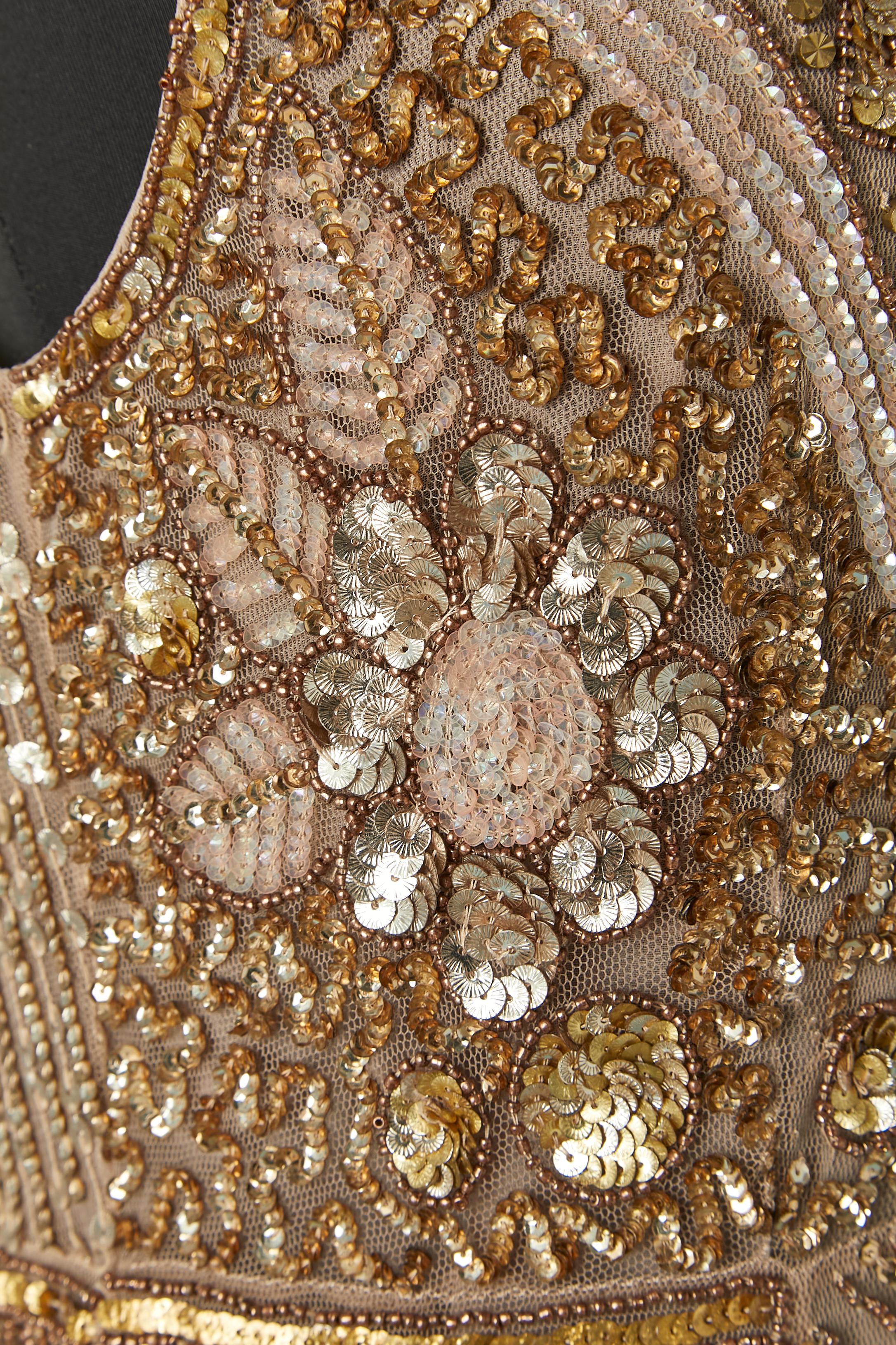 Sleeveless cocktail dress with gold sequin embroideries 1920's style For Sale 2