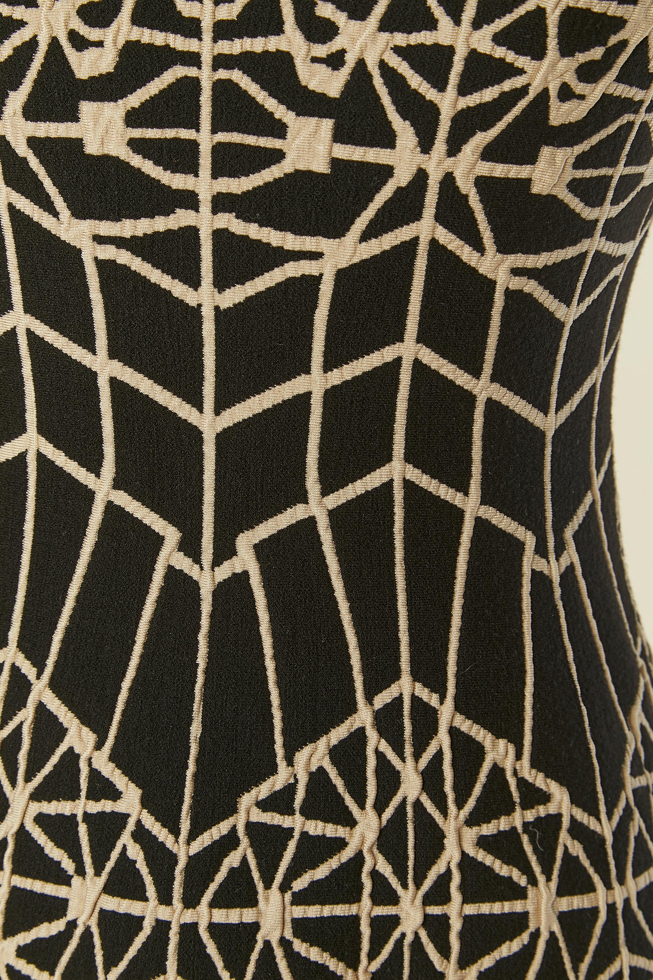 Ärmelloses Cocktailkleid mit grafischem Muster ALAIA (Schwarz) im Angebot