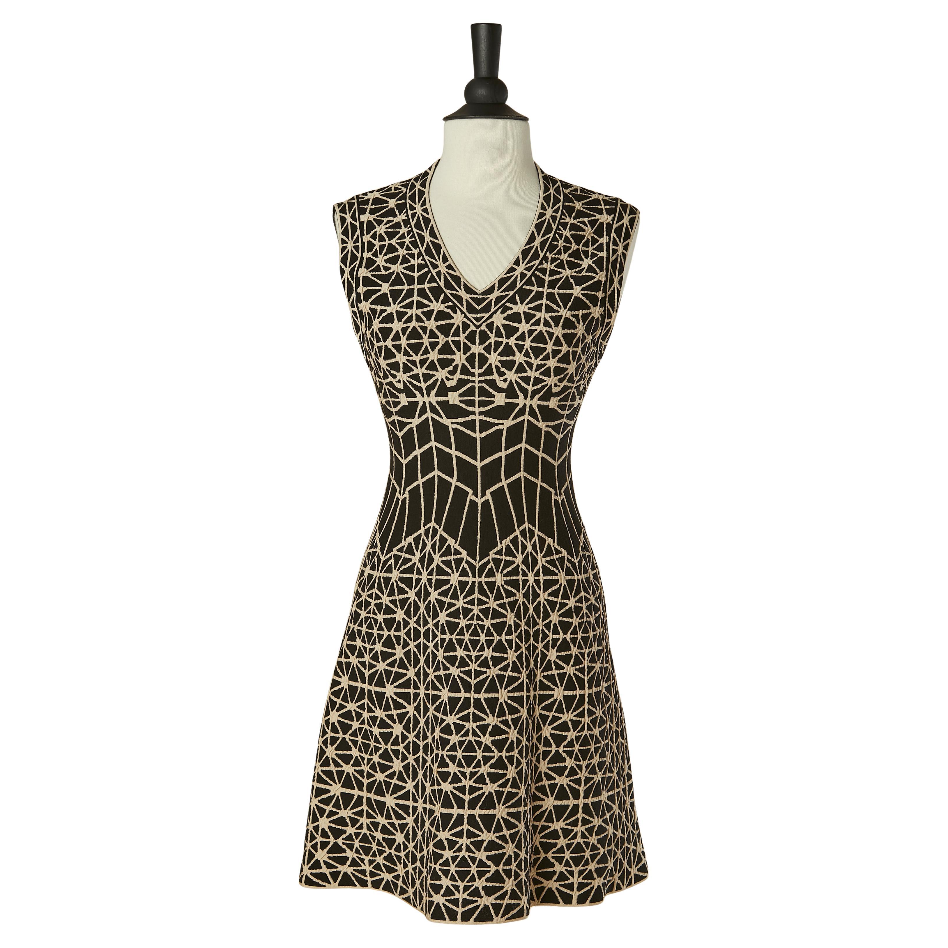 Ärmelloses Cocktailkleid mit grafischem Muster ALAIA im Angebot