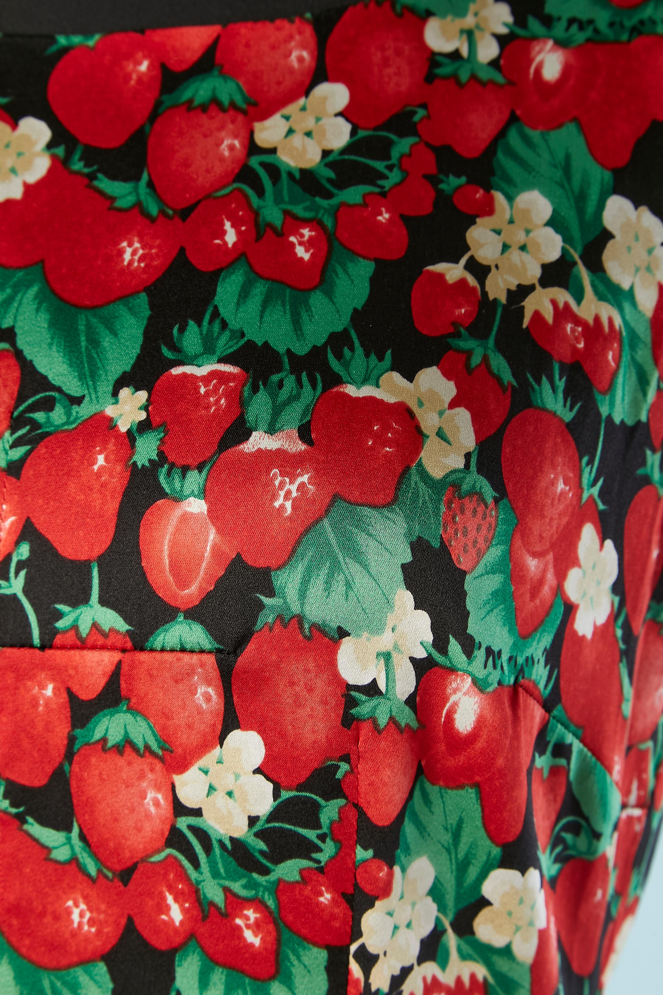 Sleeveless cocktail dress with strawberry print. Main fabric composition: 93% silk, 7% spandex. Lining composition: 78% acetate, 6% lycra, 16% nylon. 
Visible zip closure on the middle back + branded button and buttonhole on the top middle back .