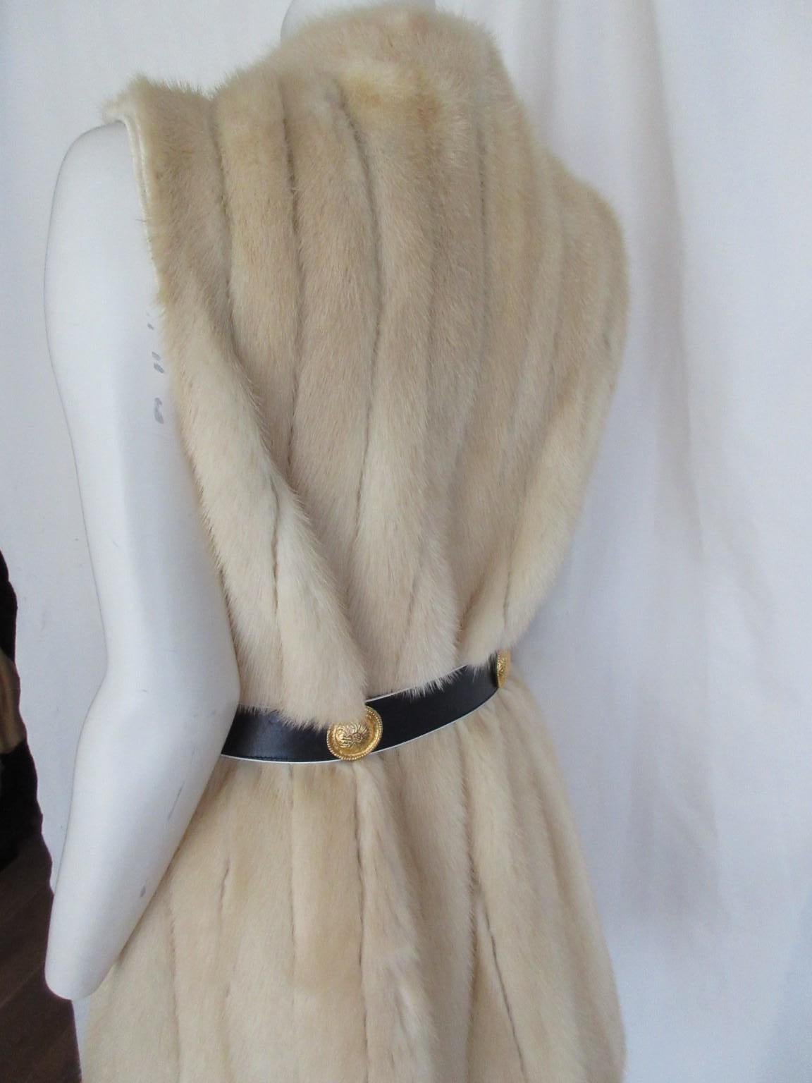 Marrone Gilet senza maniche in pelliccia di visone Golden Pearl in vendita