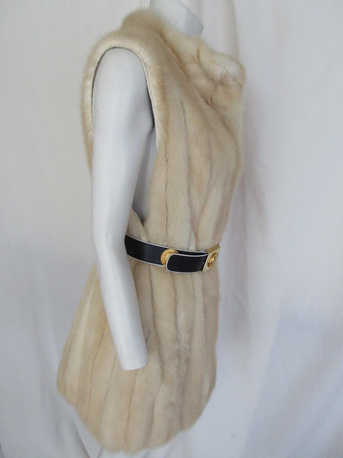Gilet senza maniche in pelliccia di visone Golden Pearl in vendita 1