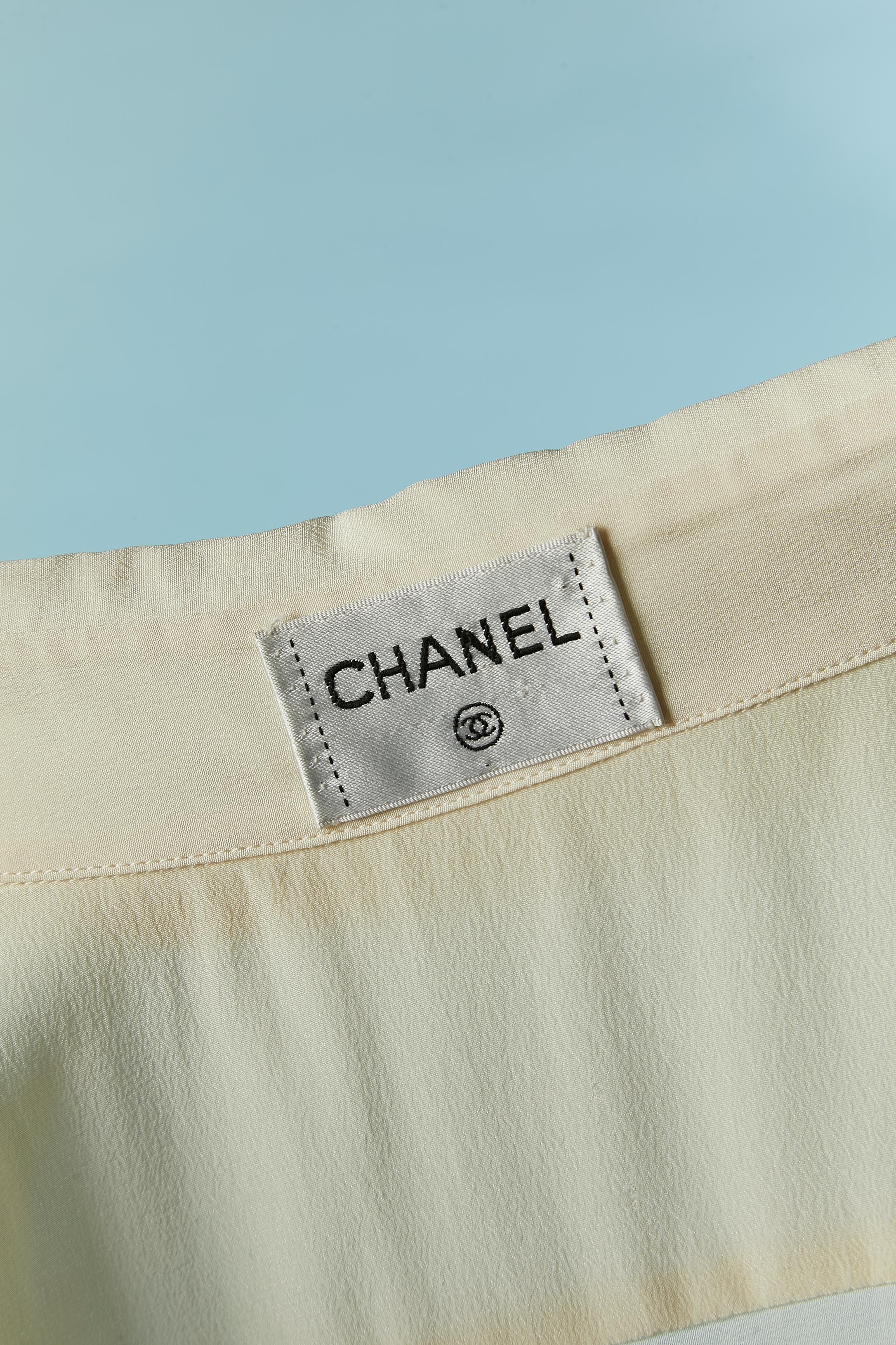 Camicia senza maniche in seta color avorio con stampa laterale Chanel in vendita 3