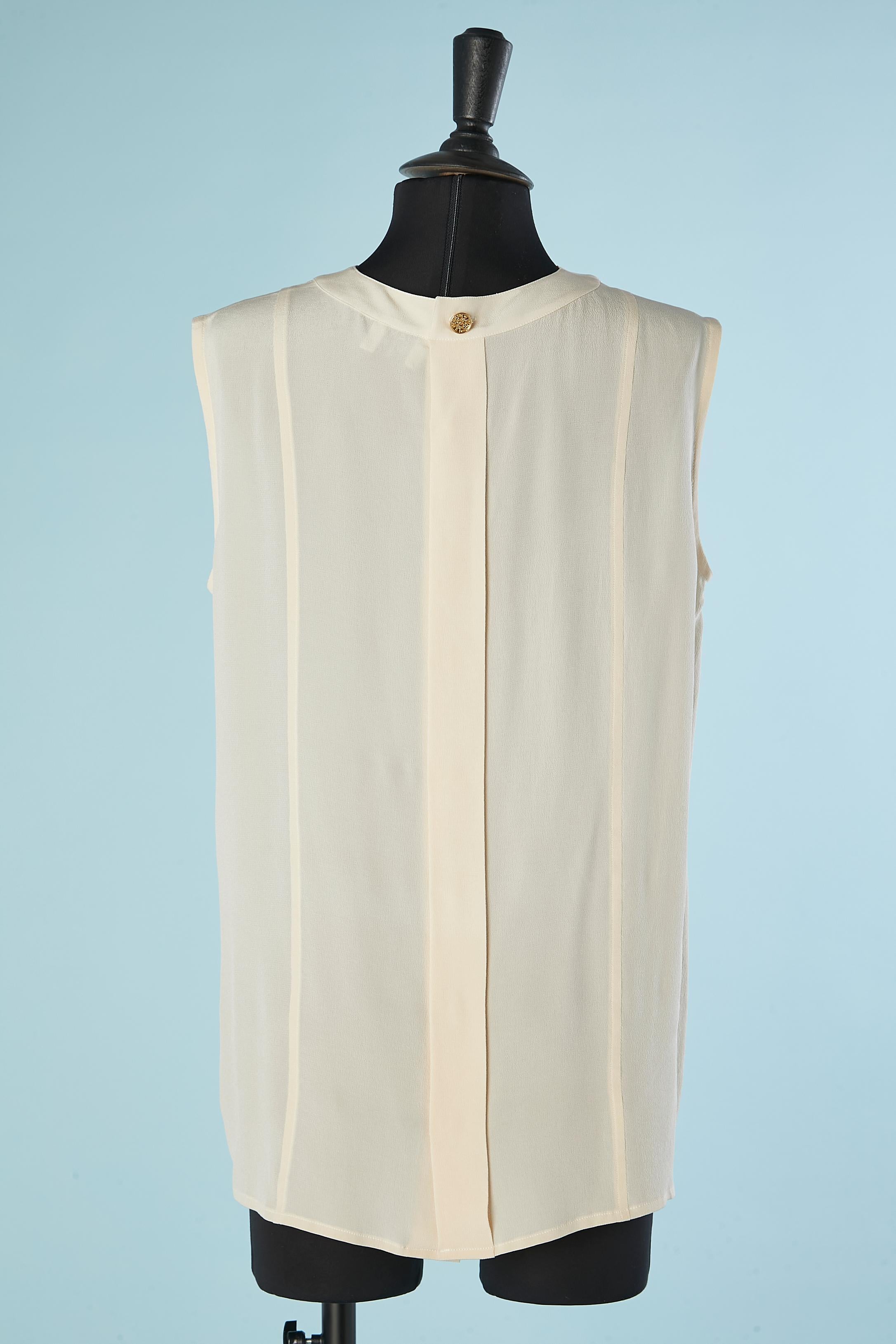 Sleeveless ivory top with buttons in the middle back Chanel Boutique In Excellent Condition For Sale In Saint-Ouen-Sur-Seine, FR