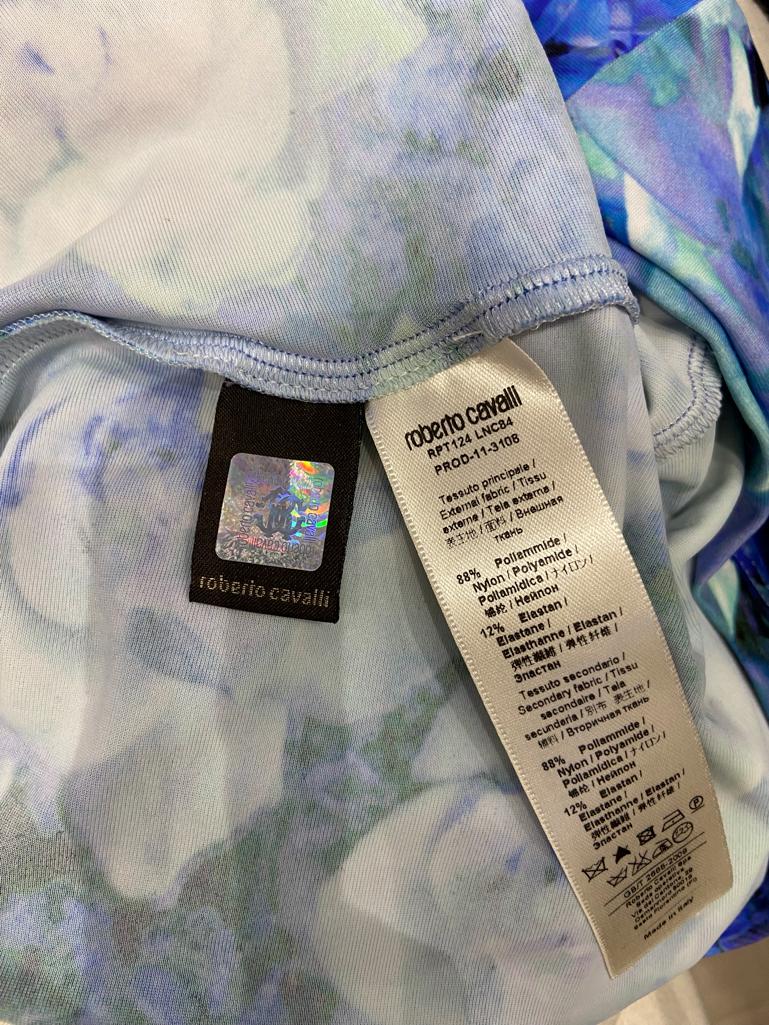 Sleeveless jersey evening dress with blue flower print on Roberto Cavalli For Sale 2