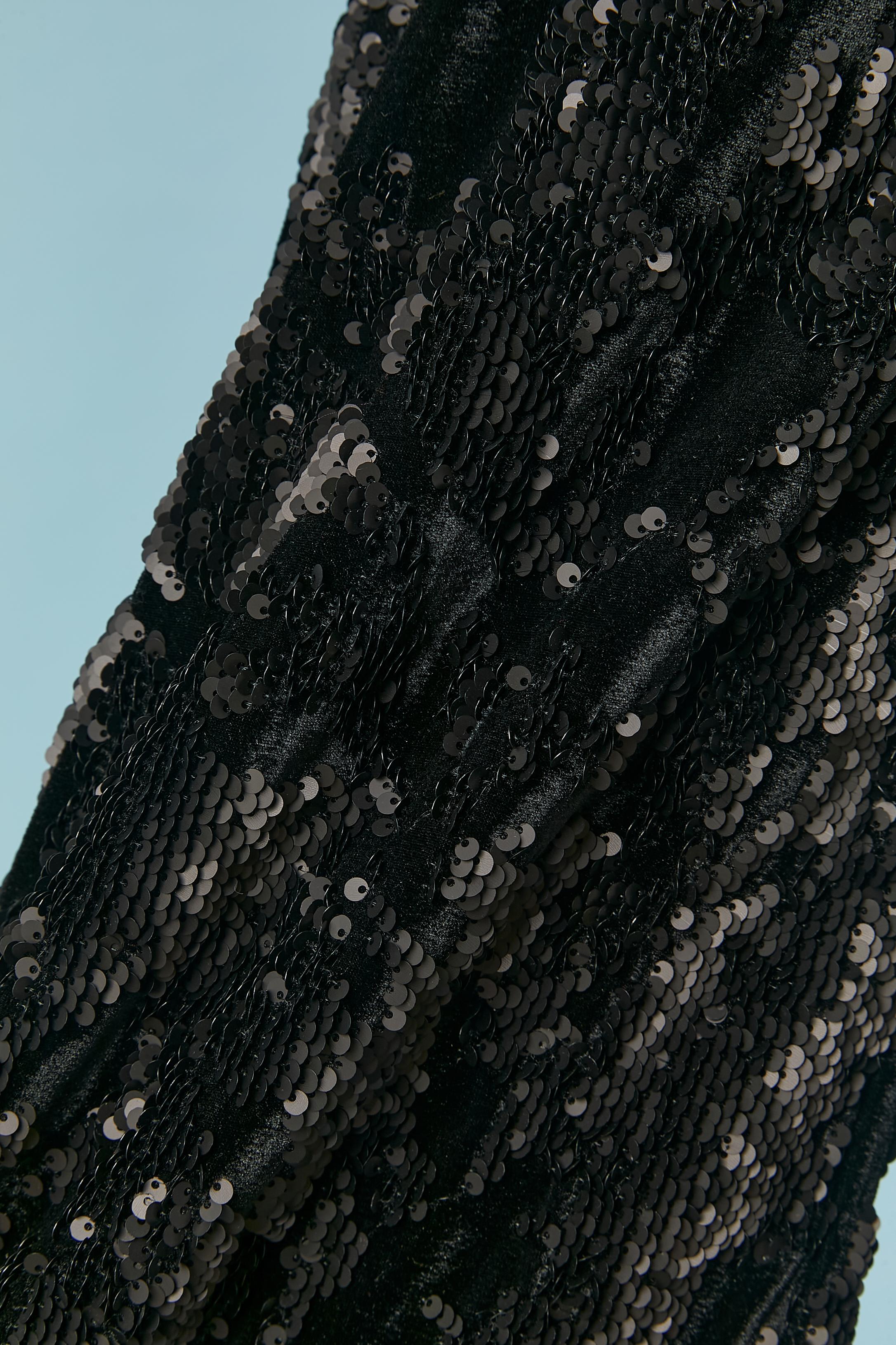 Combinaison sans manches à sequins sur une base en velours avec nœud en velours derrière le cou Excellent état - En vente à Saint-Ouen-Sur-Seine, FR