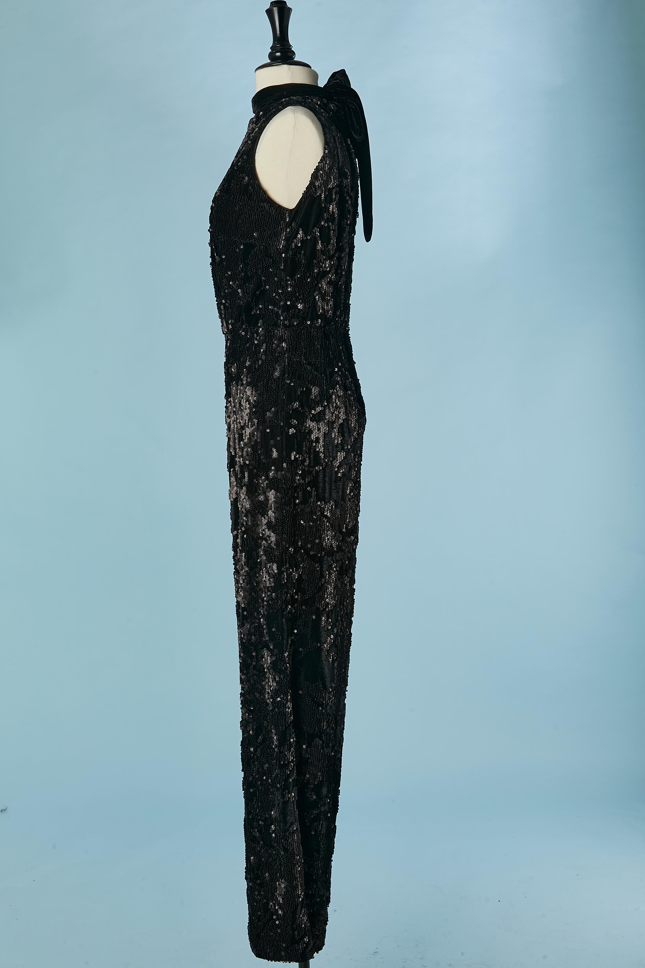 Sleeveless jumpsuit in sequin on a velvet base with velvet bow behind the neck  For Sale 1
