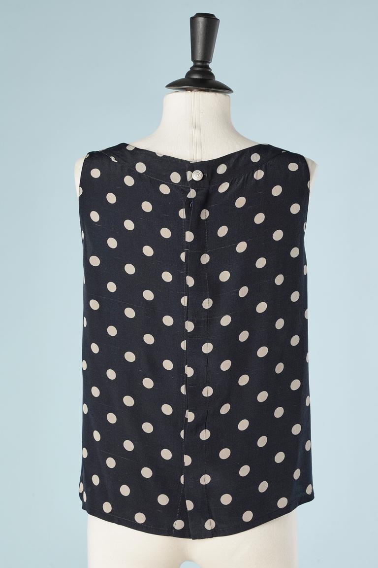 Sleeveless silk polka-dots top with bow and buttons in the back Chanel Boutique  In Excellent Condition For Sale In Saint-Ouen-Sur-Seine, FR