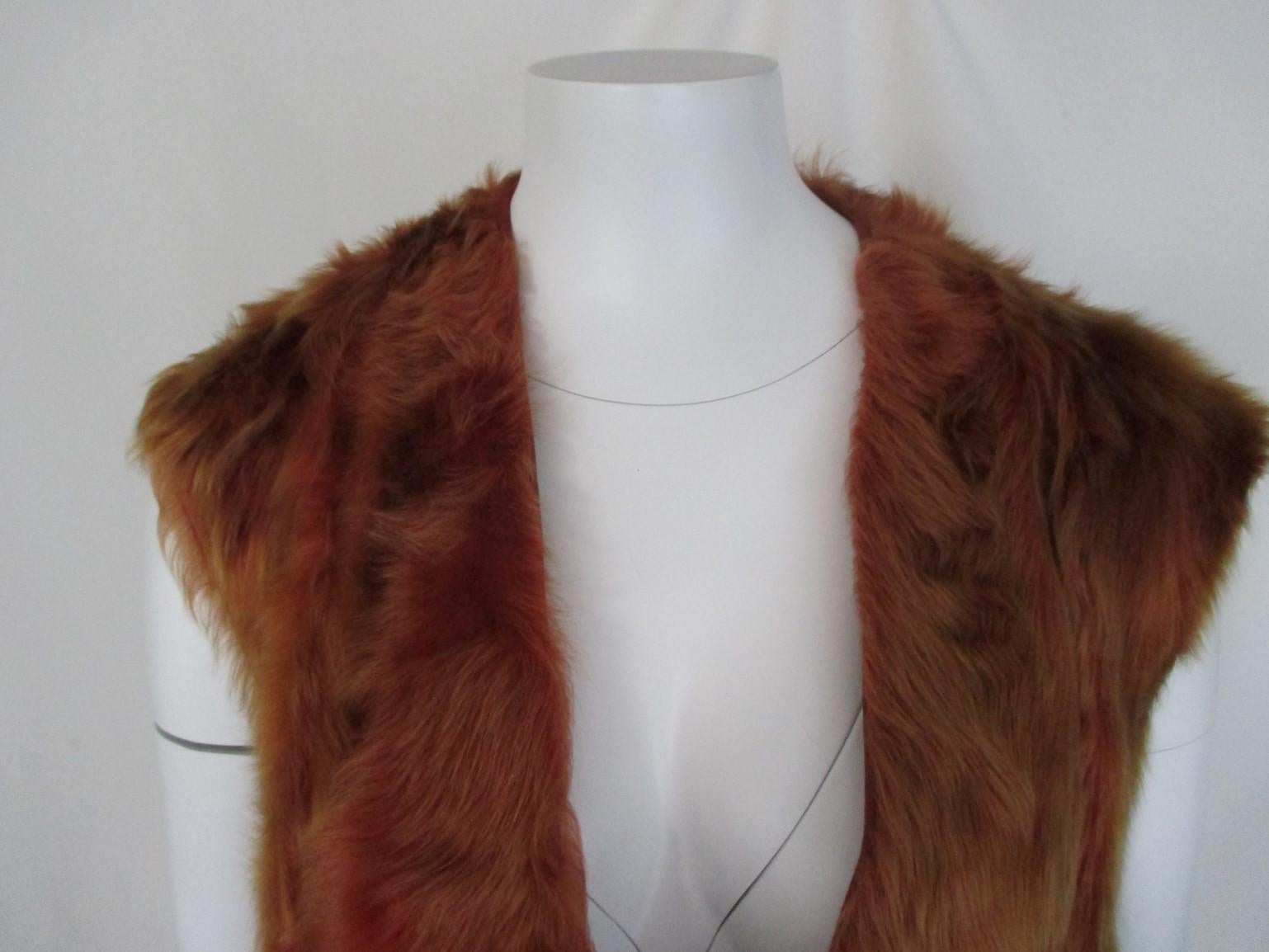 This vintage gilet is made from very soft dyed orange lamb fur.
It's reversible, to wear in a coat or without.
Light weight
It has 2 show buttons and 2 pockets.
Nice to wear over a leather jacket or sweater.
Size fits like a medium, see section