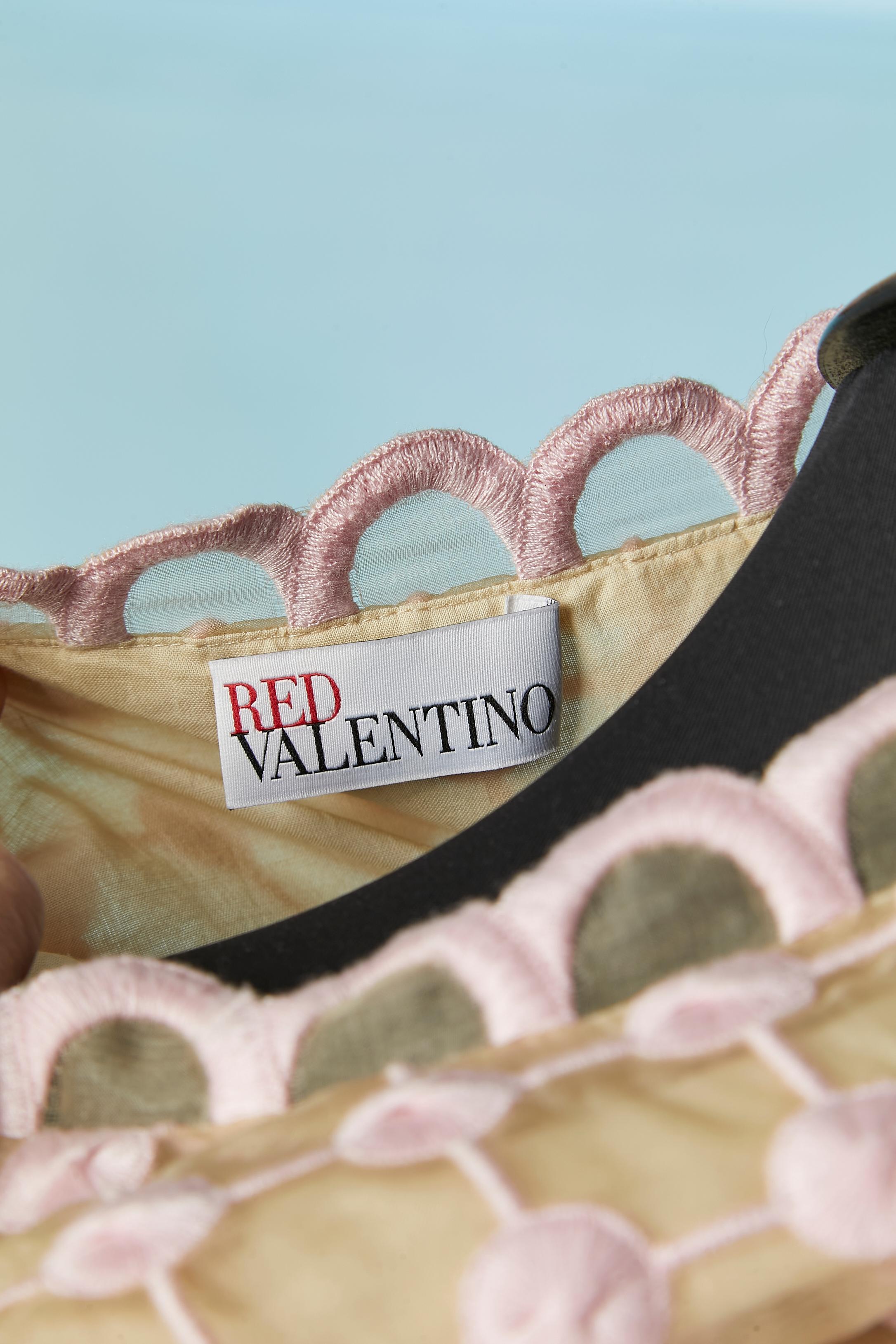 Ärmelloses Oberteil und Rock Ensemble aus rosa guipure und Seidenorganza in Rot von Valentino im Angebot 3