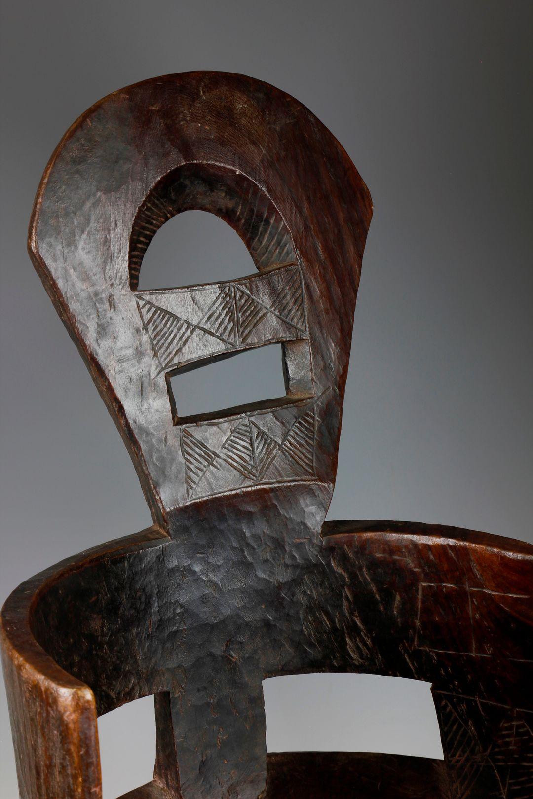 XIXe siècle Chaise éthiopienne élancée à haut dossier du 19e siècle en vente
