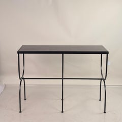 Esbelta consola "Arcade" de hierro forjado y piedra caliza negra de Design Frères