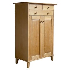 European Commodes and Chests of Drawers