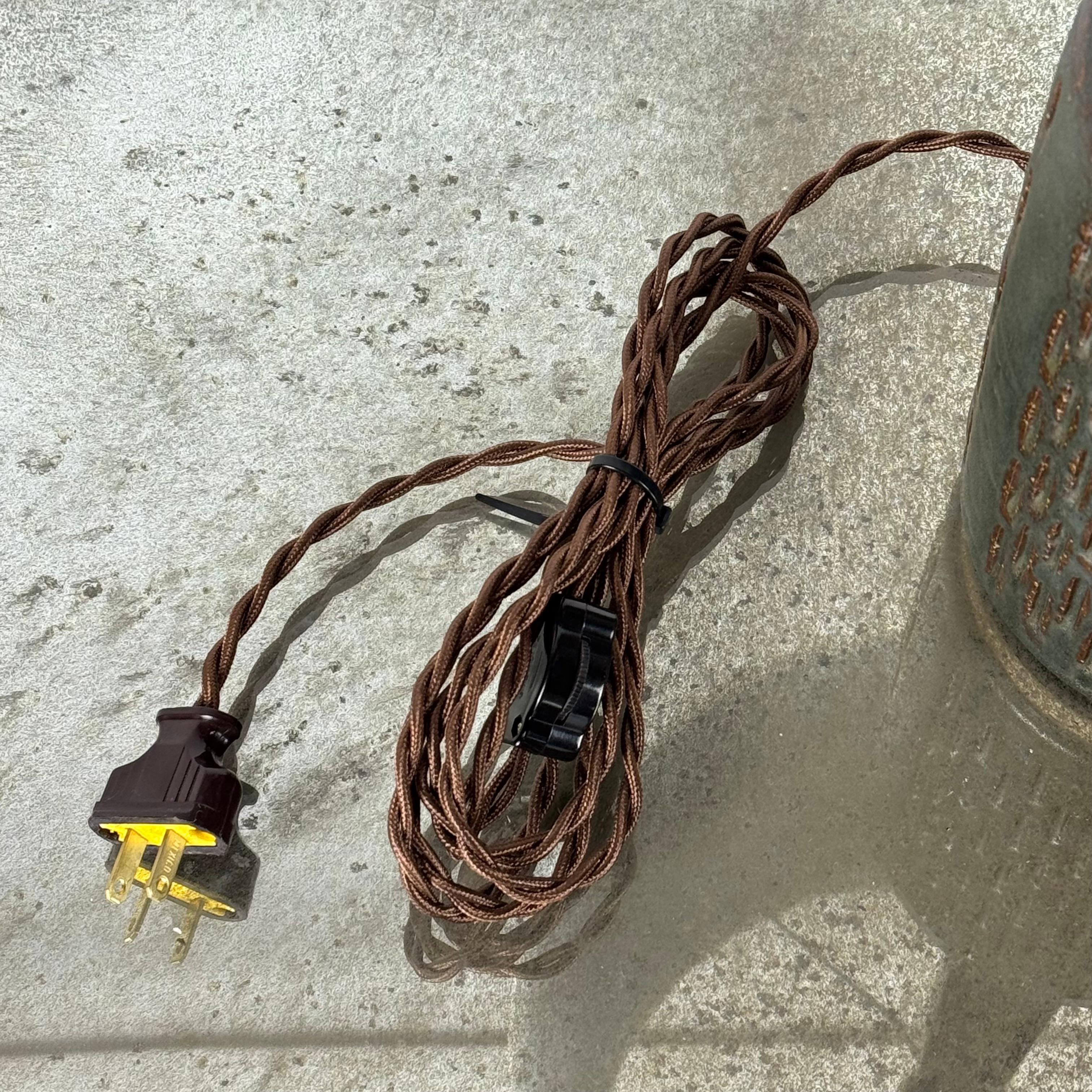 Schlanke dunkelgrüne gewölbte Keramiklampe von Per Lindemann-Schmidt für Palshus im Zustand „Hervorragend“ im Angebot in Los Angeles, CA