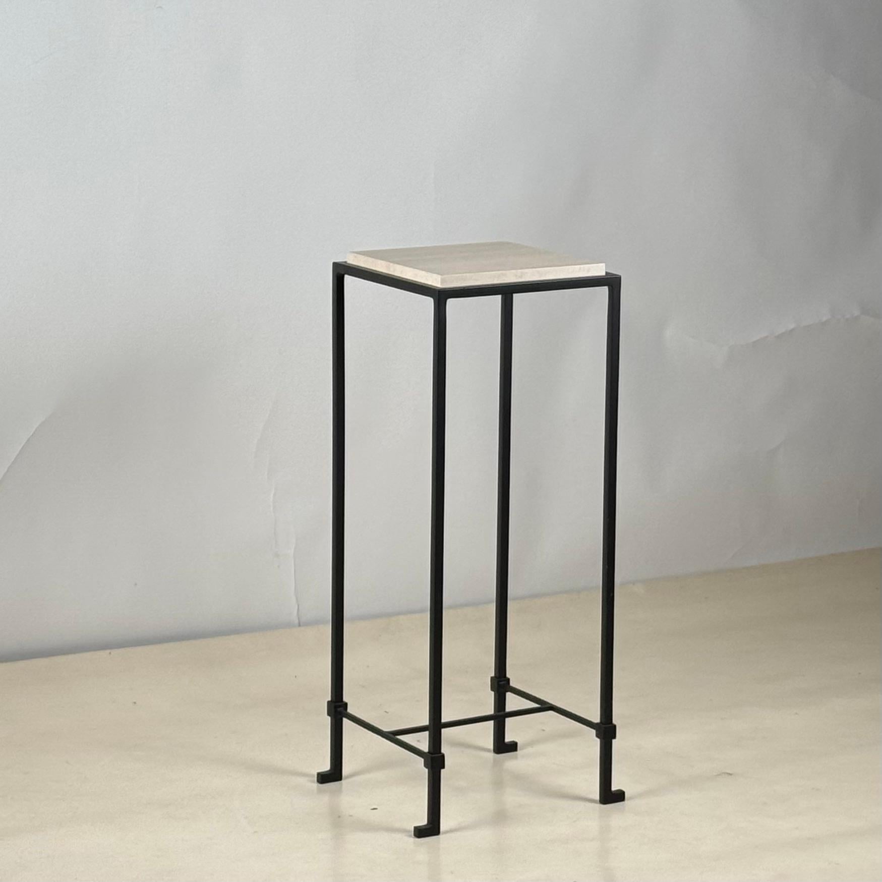 Peint Table d'appoint ou à piédestal en travertin 'Diagramme' par Design Frères en vente