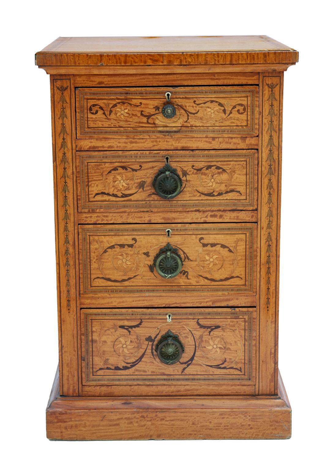 Schlanke edwardianische Kommoden; ein Paar (Hartholz) im Angebot