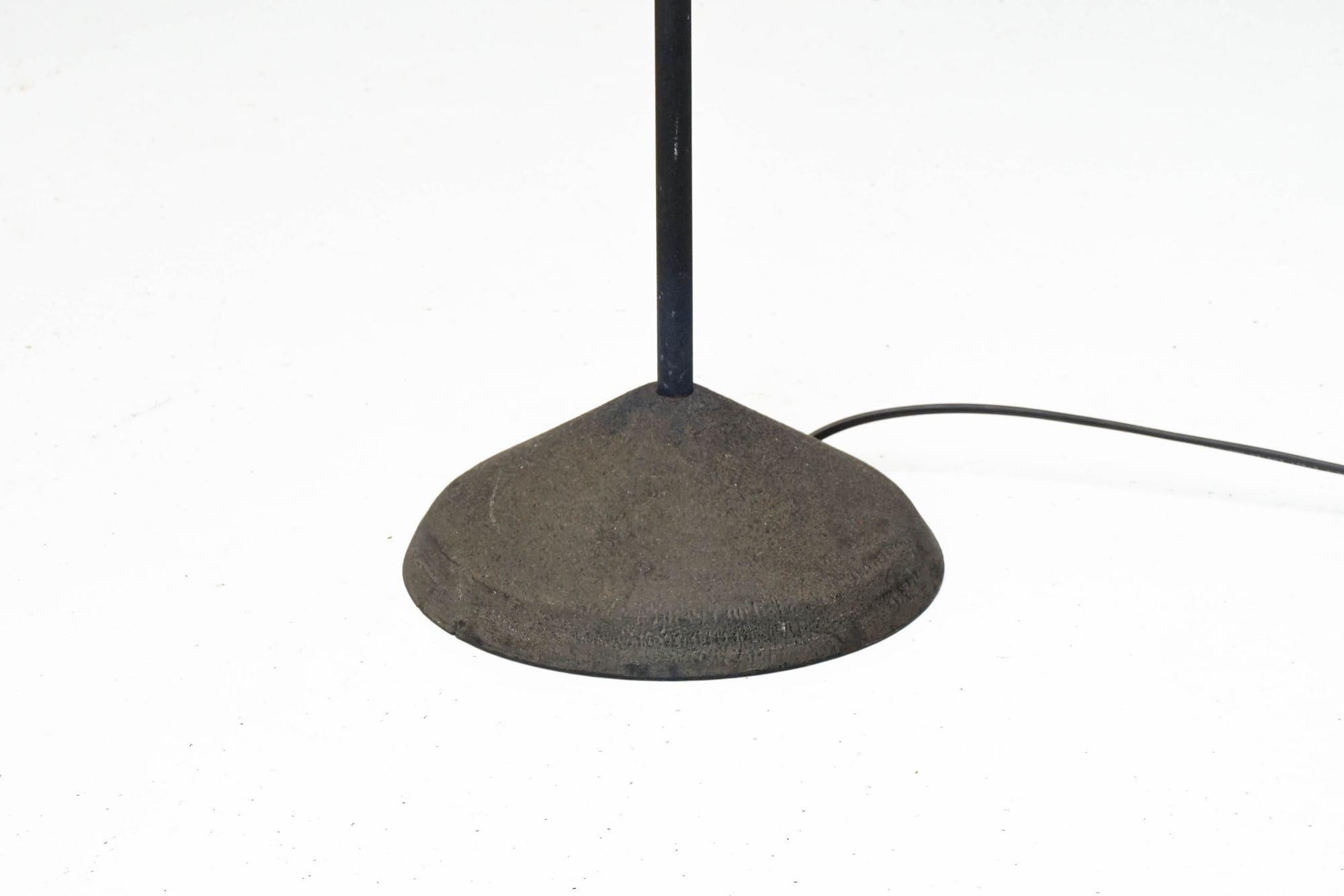 Ottone Lampada da terra snella di metà secolo in vendita