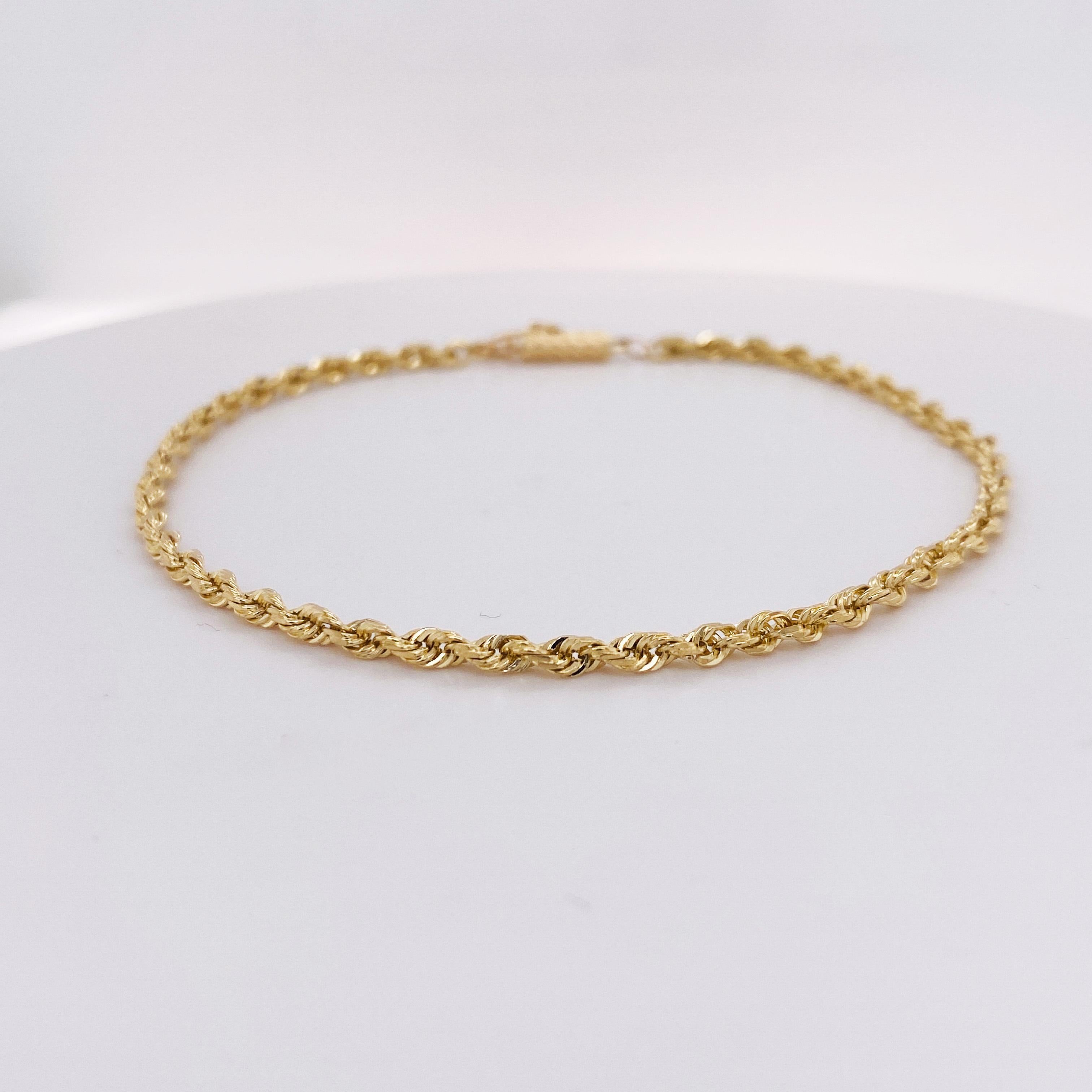 Moderne Bracelet en or jaune 14K avec chaîne en corde, fermoir baril, LV empilable en vente