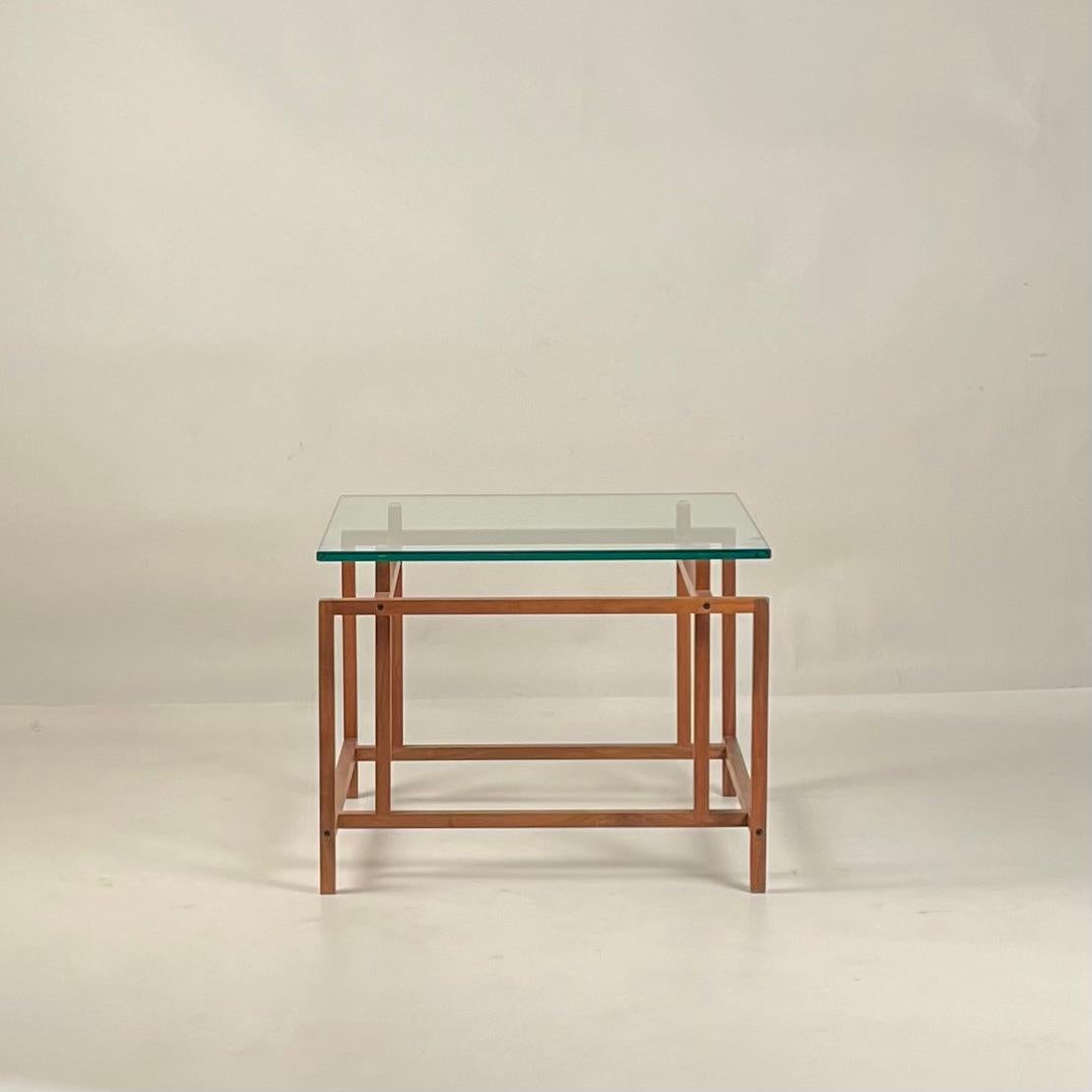 Schlanker Beistelltisch aus Teakholz und Glas von Henning Nørgaard für Komfort Møbler (Moderne der Mitte des Jahrhunderts) im Angebot