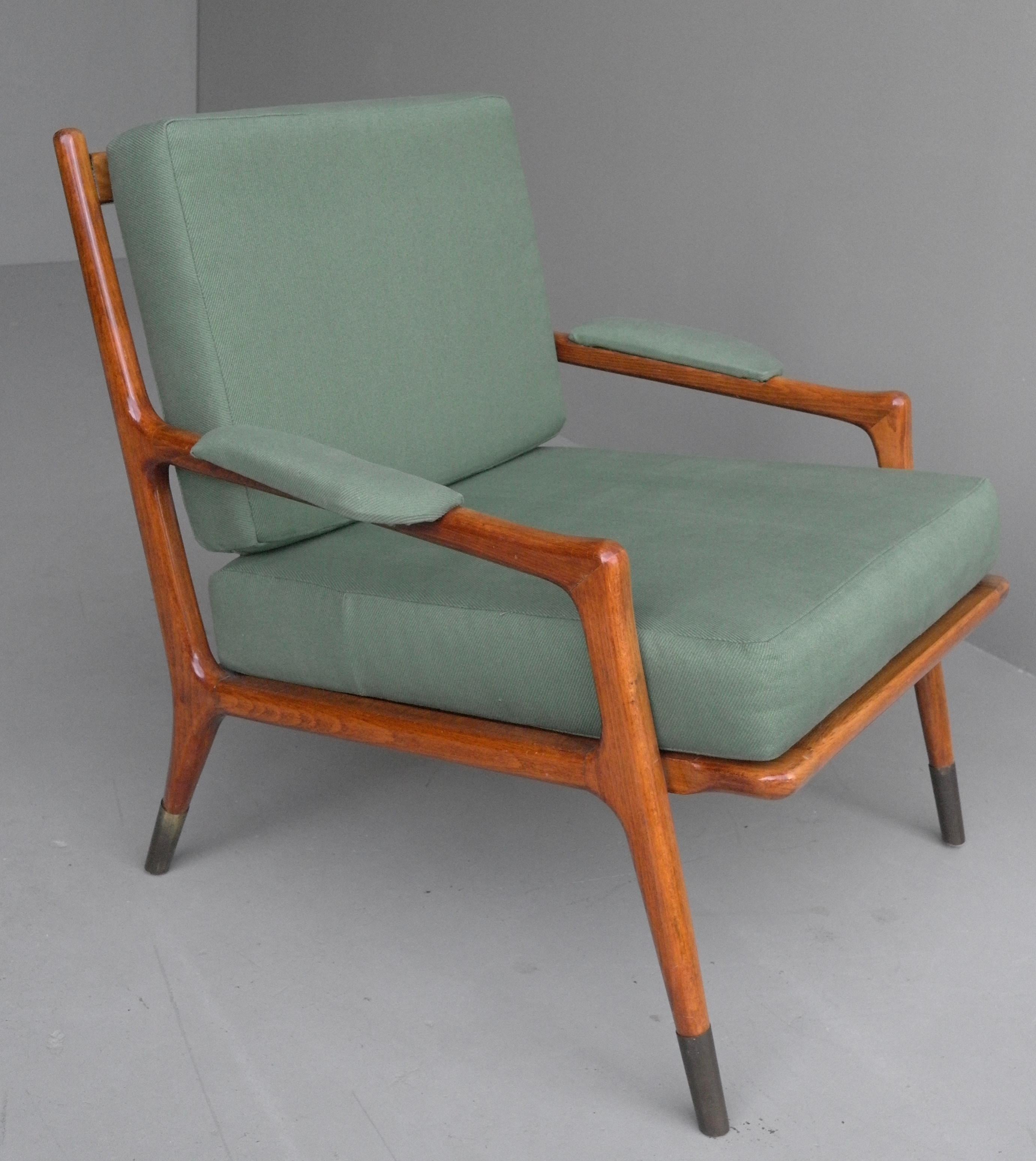 Gio Ponti Style Lounge Chair, Fine Brass Feet and Green Upholstery, Italy, 1955 For Sale 4