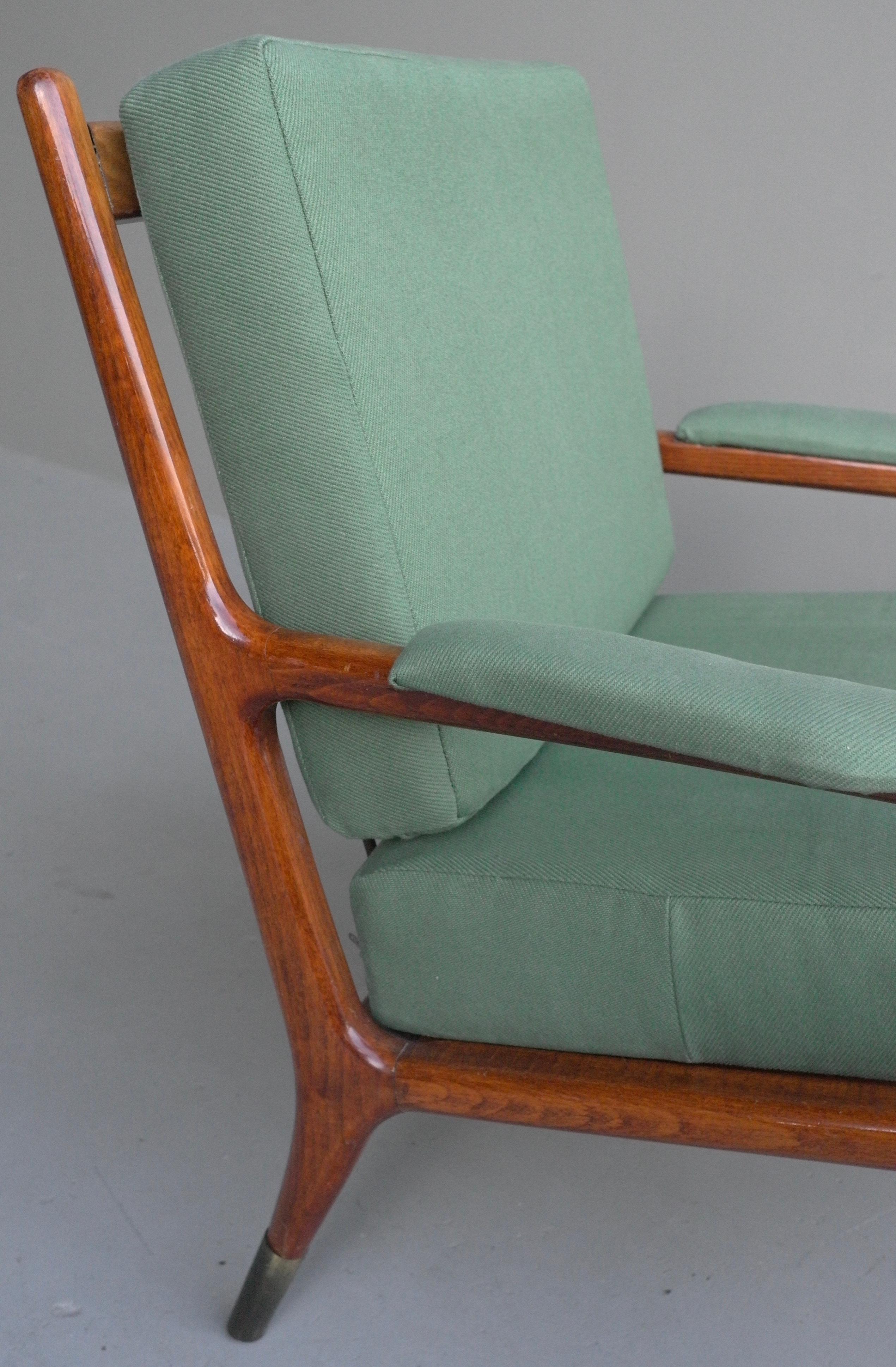 Italian Gio Ponti Style Lounge Chair, Fine Brass Feet and Green Upholstery, Italy, 1955 For Sale