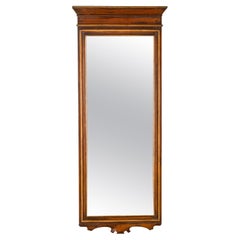 Espejo Esbelto de Madera con Motivos Tallados, Hecho de Madera Antigua de la India