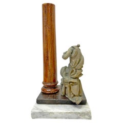 Rebanada #4 , Objet d'art - Figurita rebanada con columna de madera sobre base de mármol