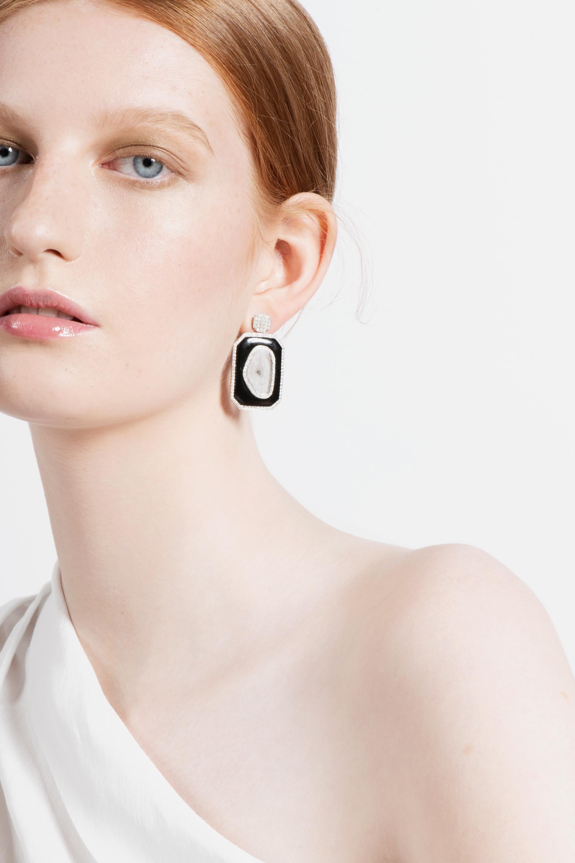 Gross weight: 16.29 grams
Gold weight: 11.56 grams
Total diamond weight: 4.51 carat 

Two slice diamonds encased in black onyx create a pair of striking earrings with design inspired by the Art Deco period.  Manpriya B is renowned for her work with