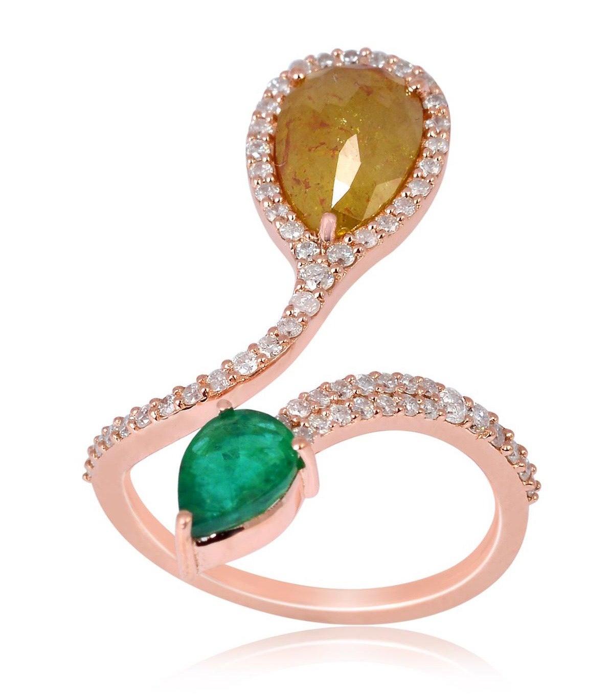 For Sale:  Slice Diamond Emerald 18 Karat Gold Ring 3