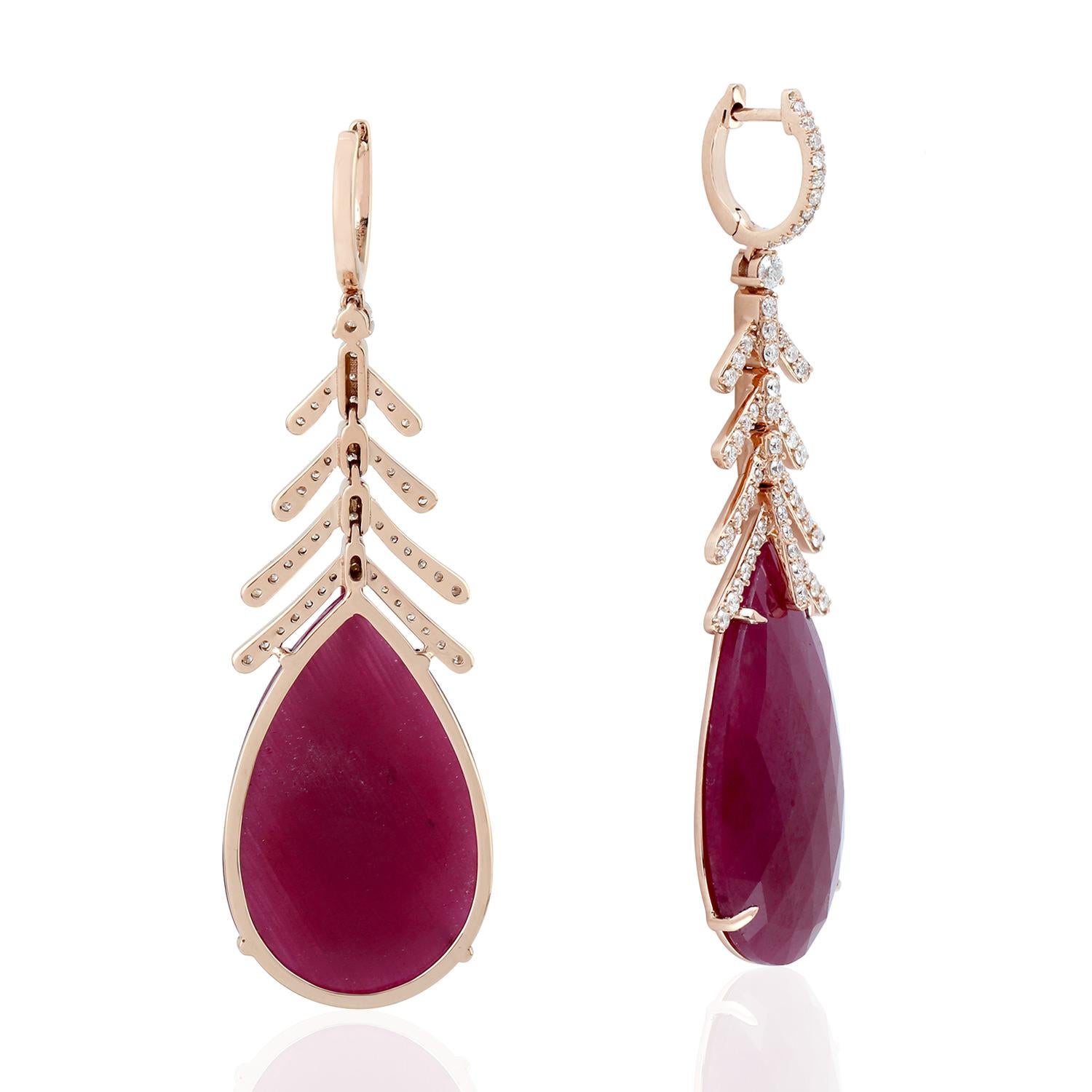 Designer srop shape faceted slice Ruby earring with Leaf design on top set in 18K Gold with Diamonds

18KT Gold: 6.579gms
Diamond: 1.02cts
Ruby: 38.42cts
