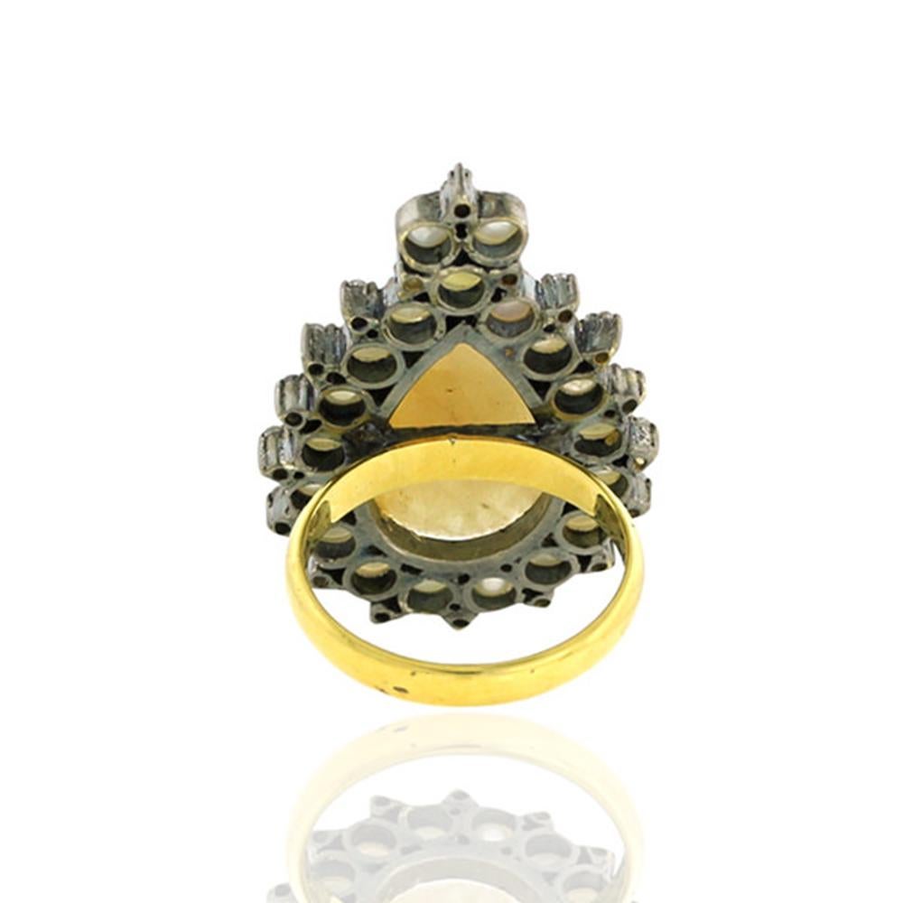 Pretty Slice Yellow Pear shape Sapphire Ring set in Gold and Silver with Diamonds and Pearls around is bright and charming.

Ring Size: 7 ( Can be sized )

18Kt gold:2.32gms
Diamond:0.17cts
Sapphire:6.30cts
Pearl:2.27cts
