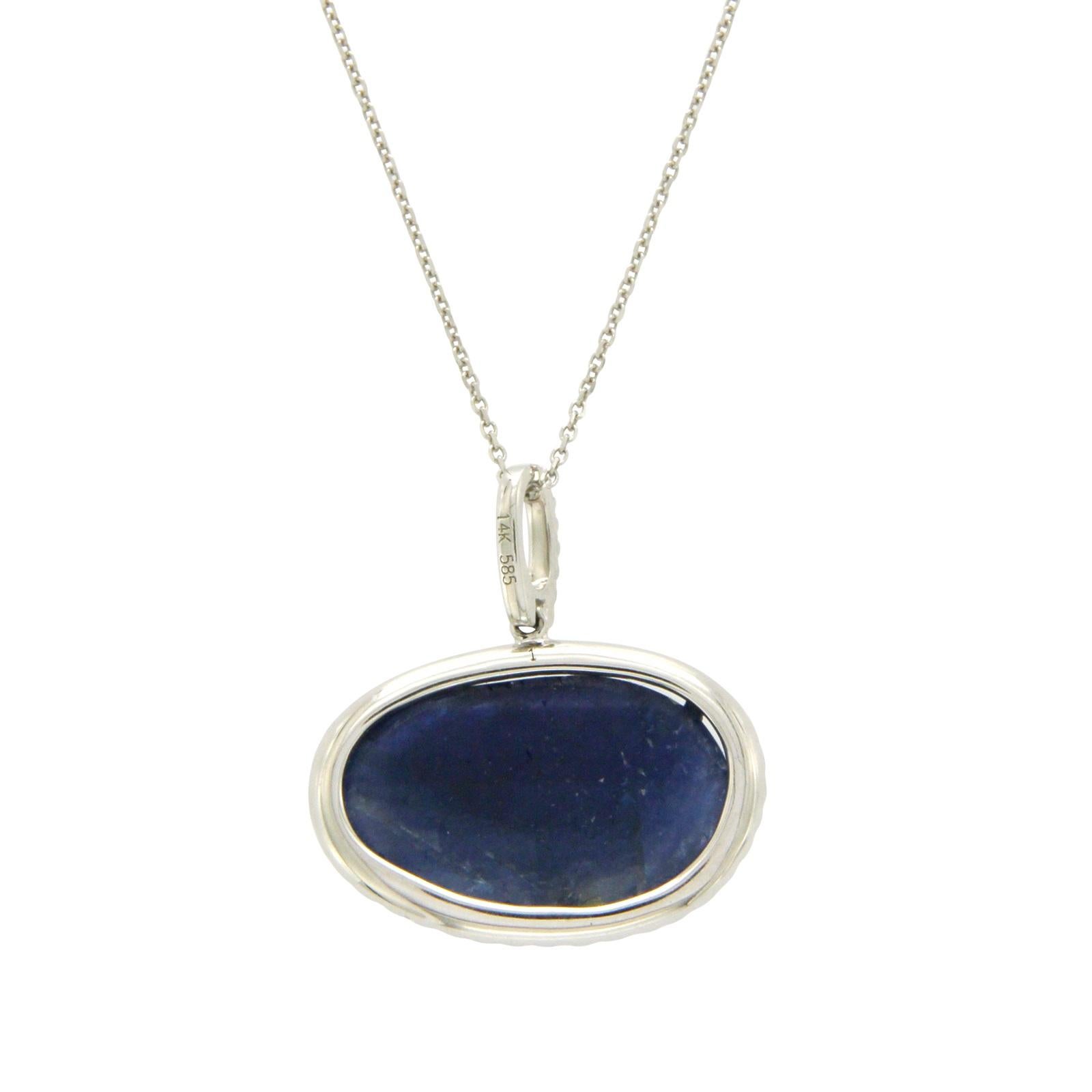 Type : Collier
Longueur à porter : 16 pouces
Pendentif : 22 mm * 20 mm
Métal : Or blanc
Pureté du métal : 14K
Type de pierre : 8,69 saphir bleu tranché et 0,24 ct de diamants G SI1
Poinçons : 14K
Poids total : 4,1 grammes
Condition : Nouveau
Numéro